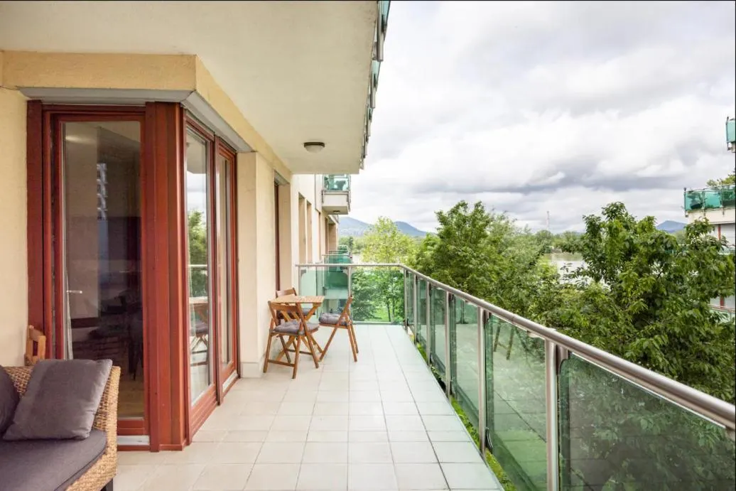 Danube Dream Superb view & garage