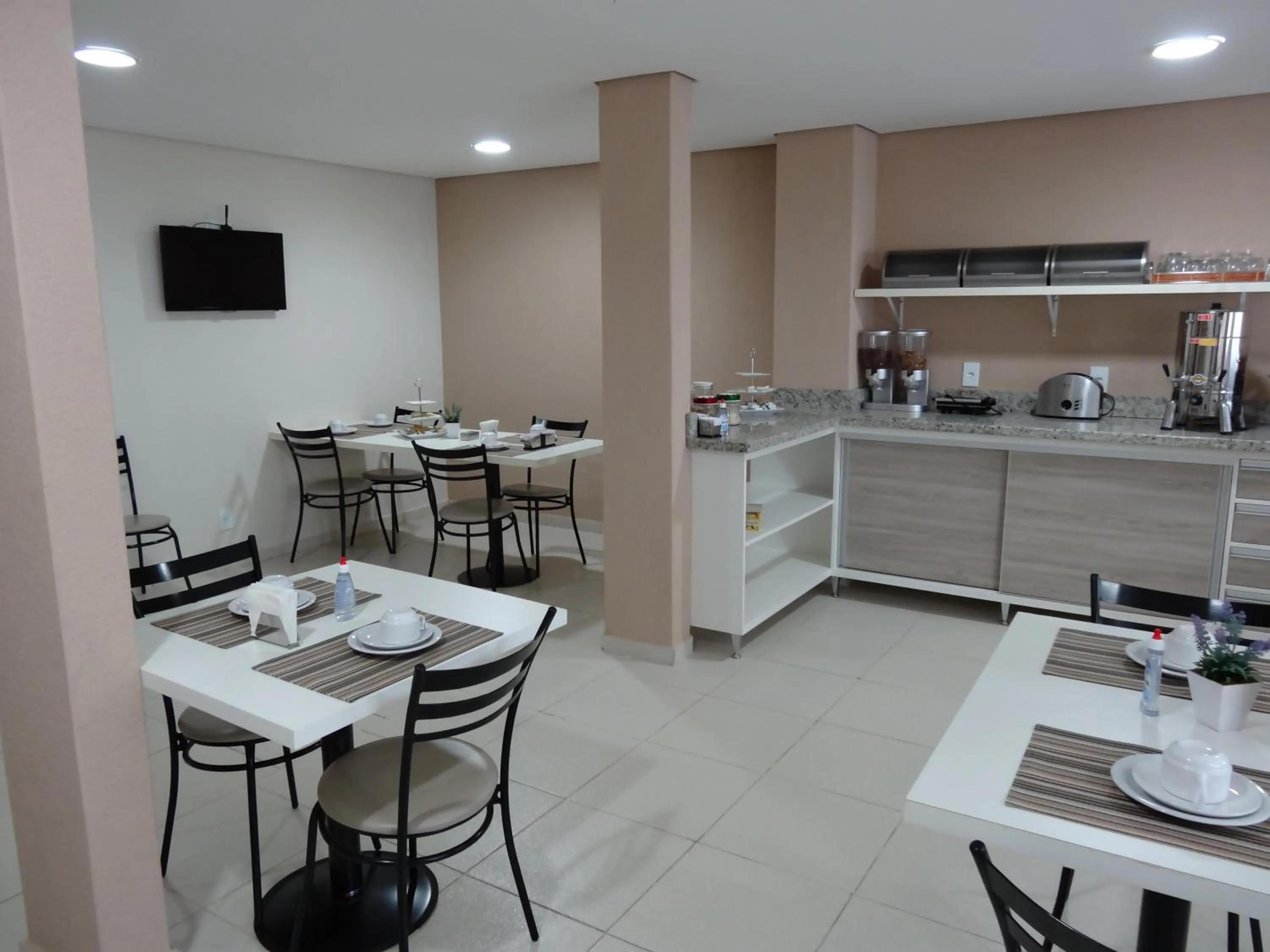 Dining area in Cerrado Hotel LTDA