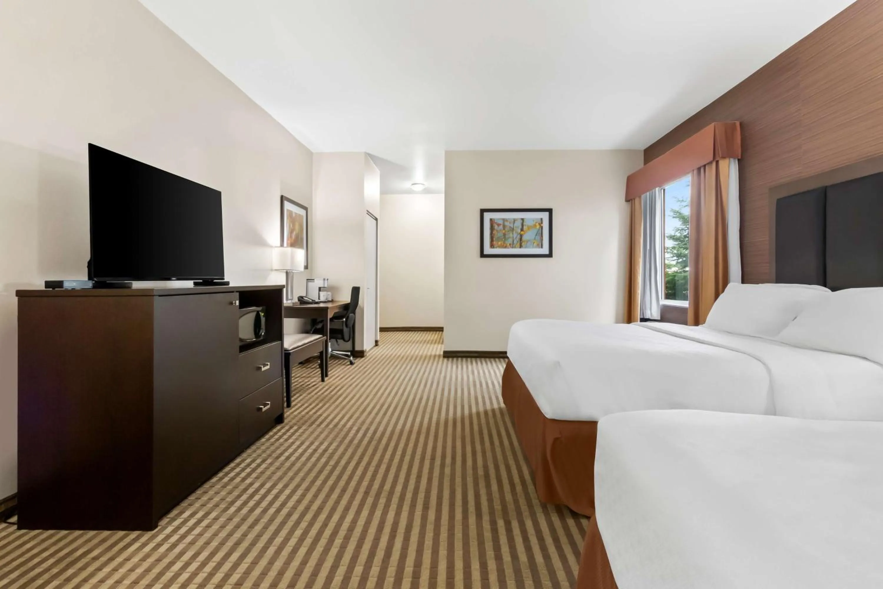 Bedroom, Bed in Best Western Plus Fergus Hotel