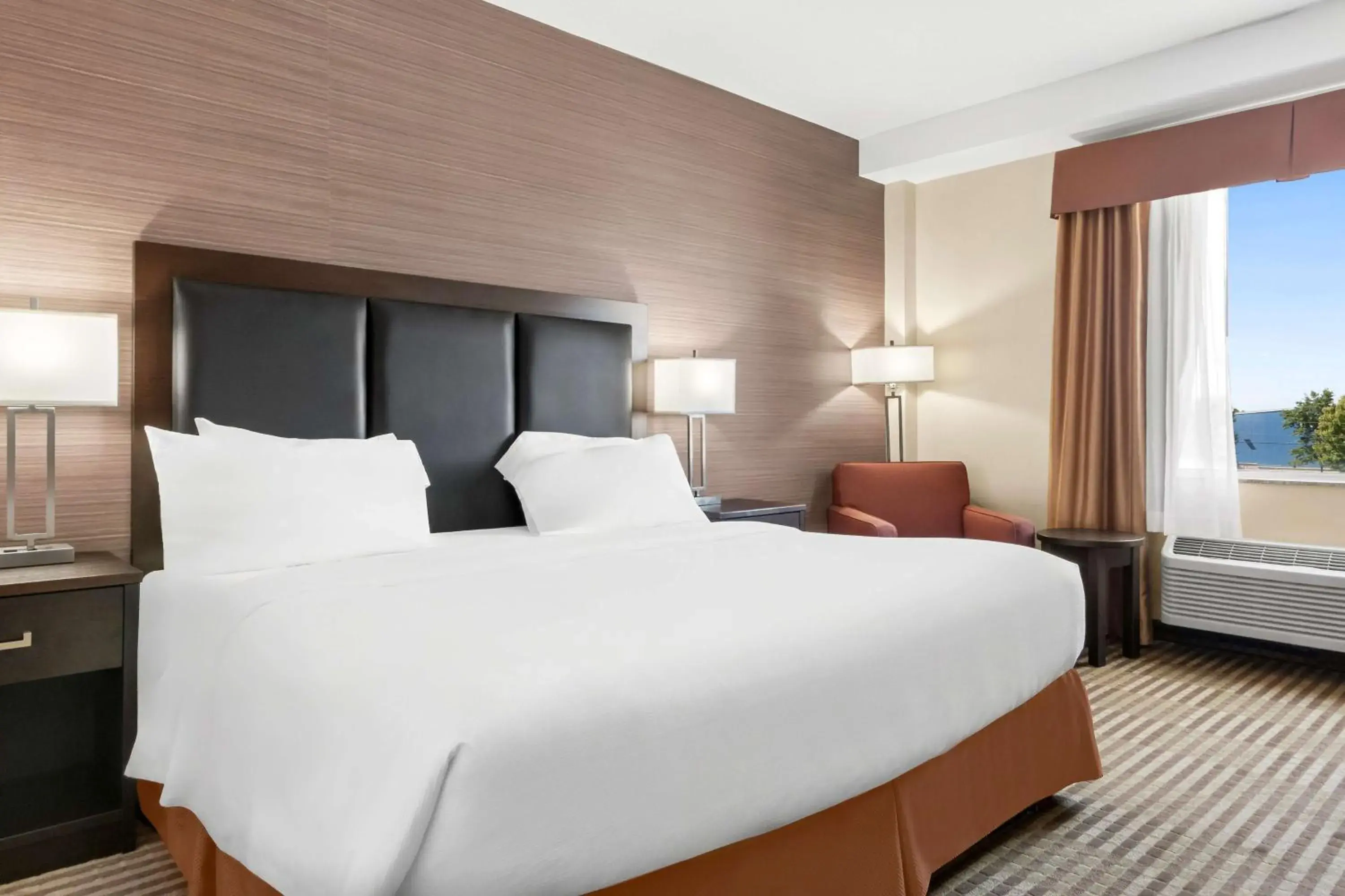 Bedroom, Bed in Best Western Plus Fergus Hotel Bedroom, Bed in Best Western Plus Fergus Hotel