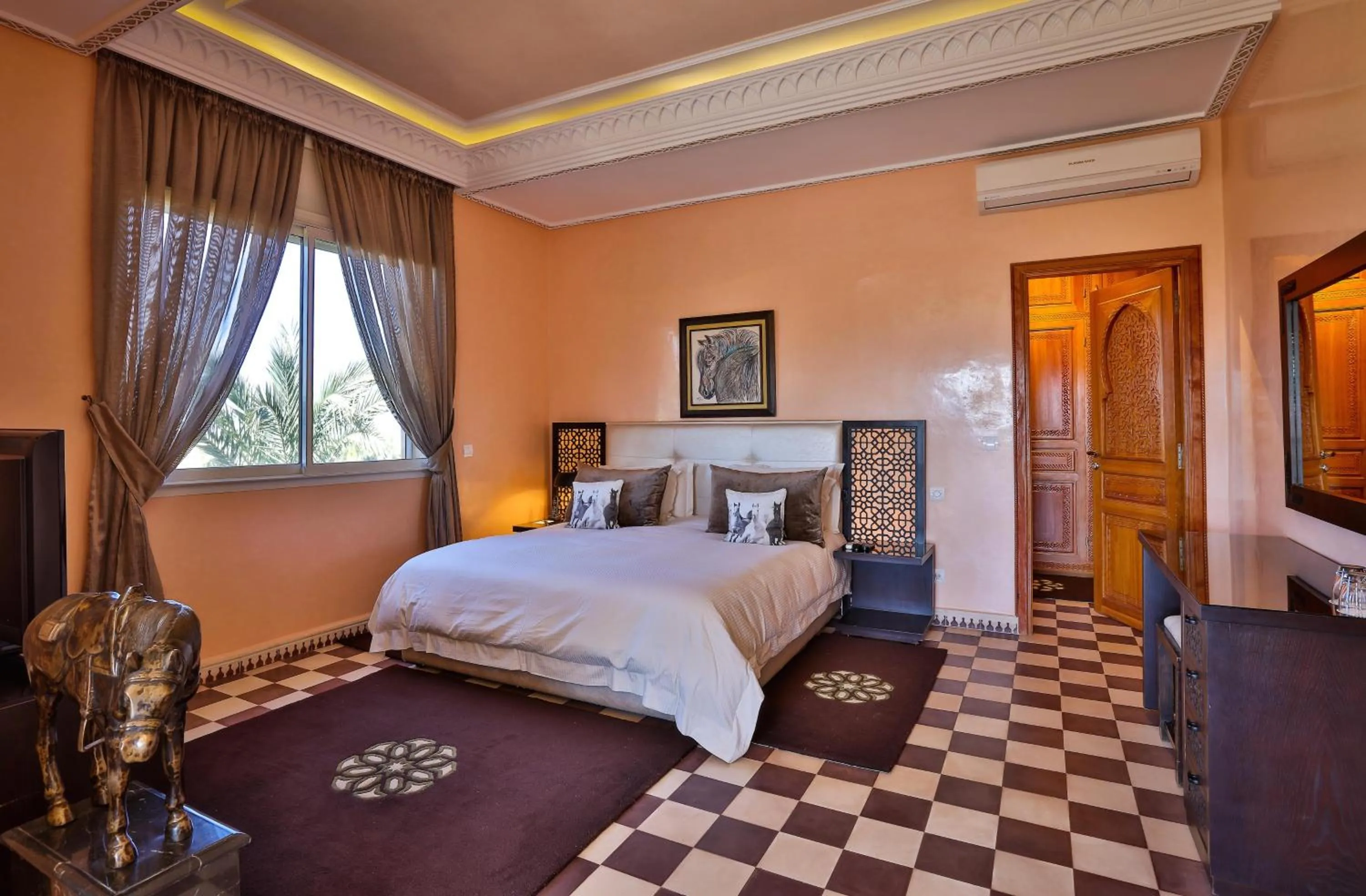 Photo of the whole room, Bed in Palais Amador