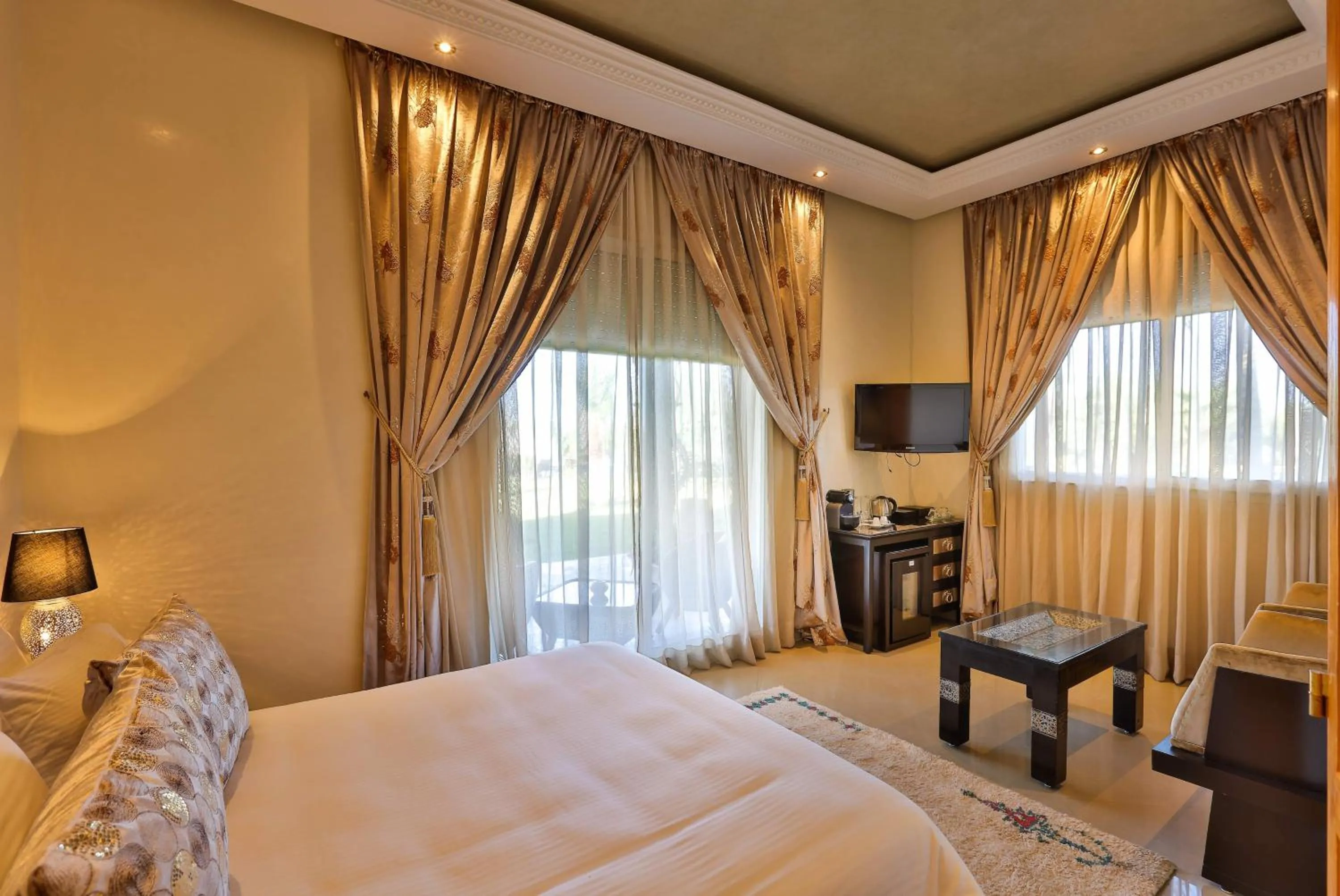 Photo of the whole room, Bed in Palais Amador