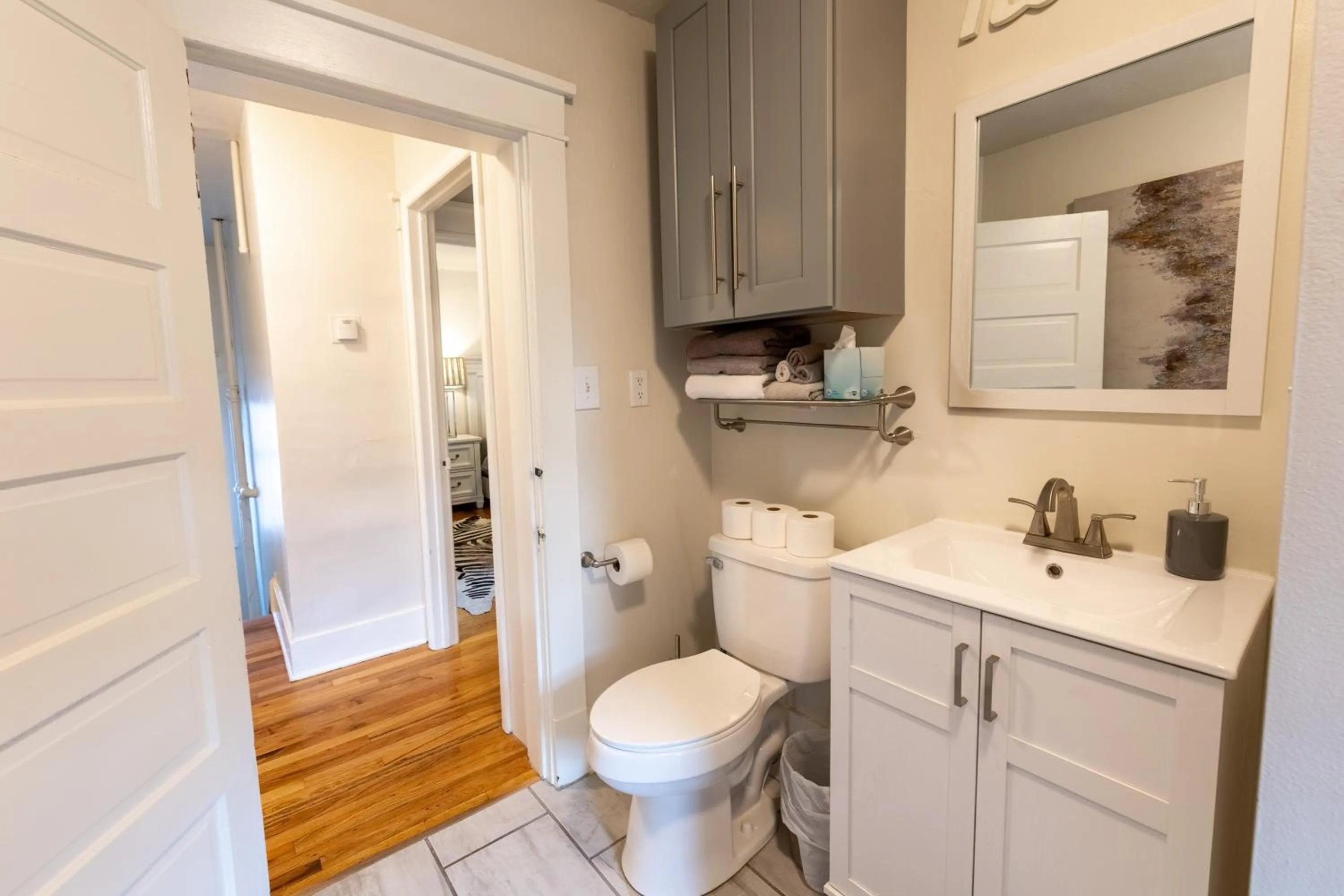 Cozy 2 BDRM Vacation Rental - 1 Mile to Dtwn Rapid City