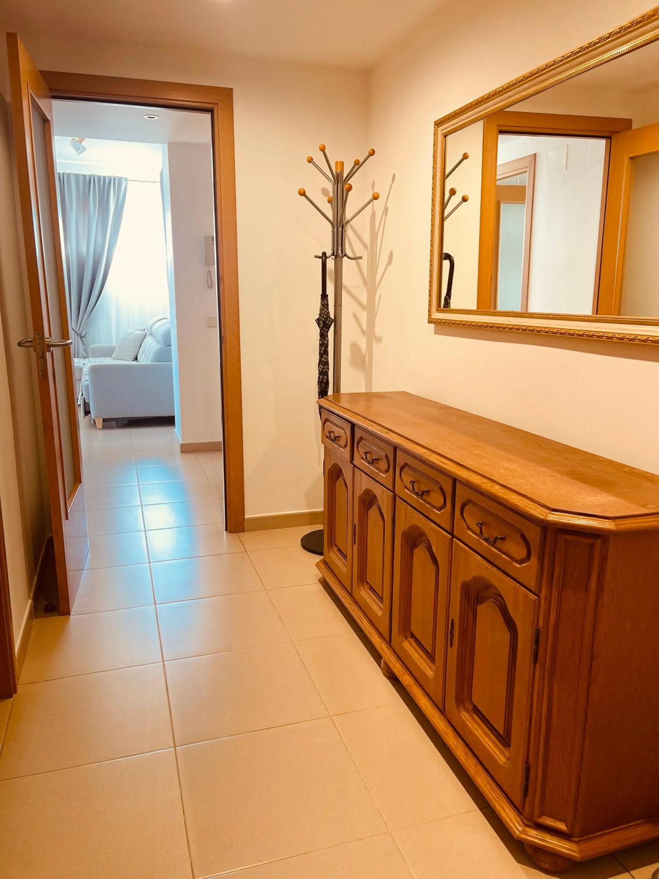 Photo of the whole room in Santa Clotilde