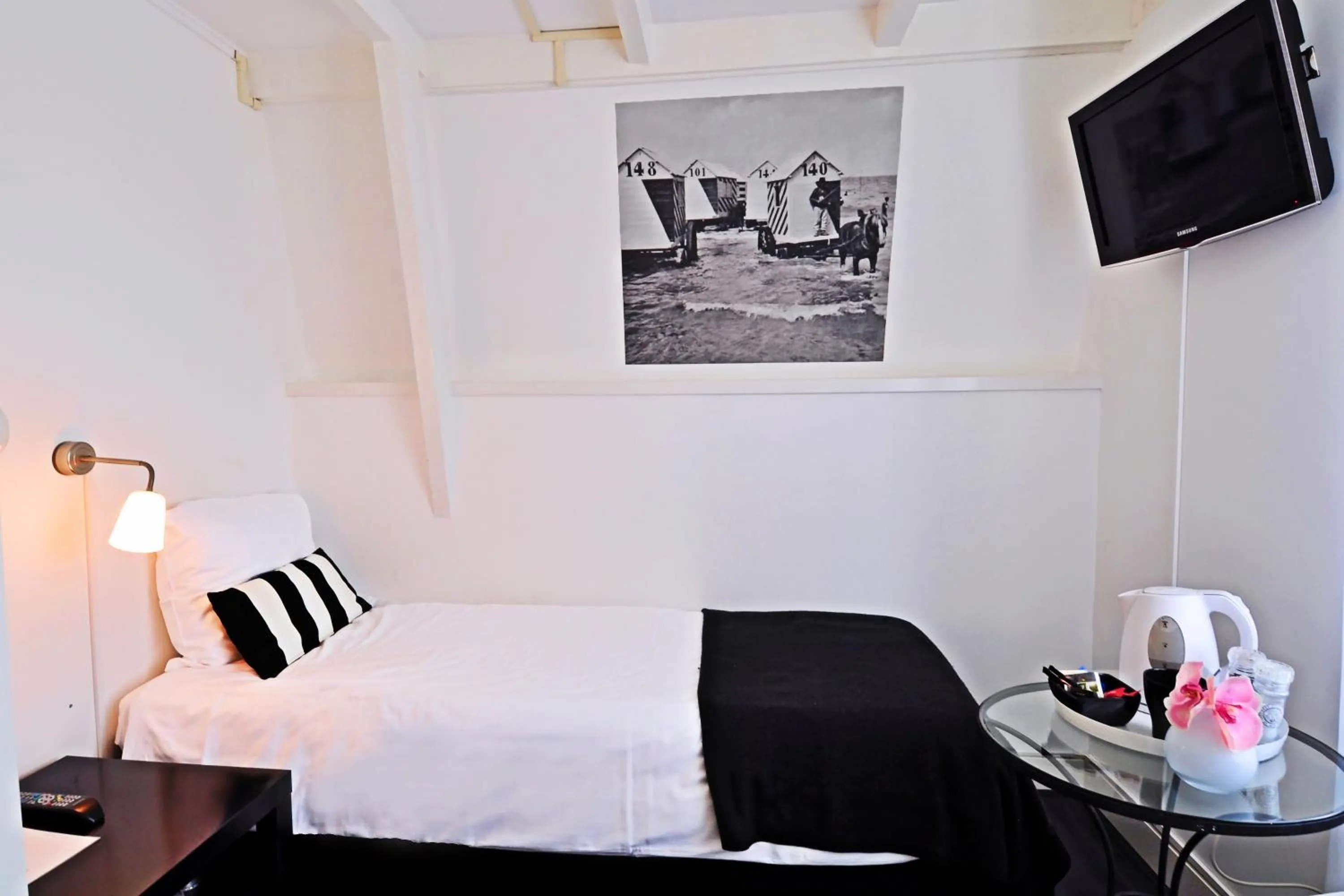 Bed in Hotel Zeespiegel