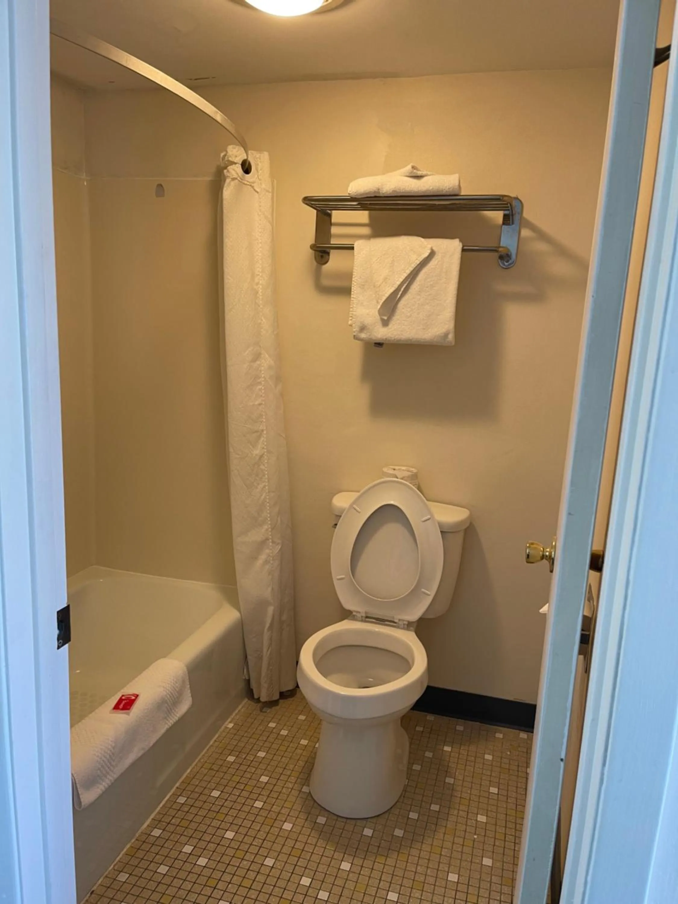 Bathroom in Horseshoe Curve Lodge