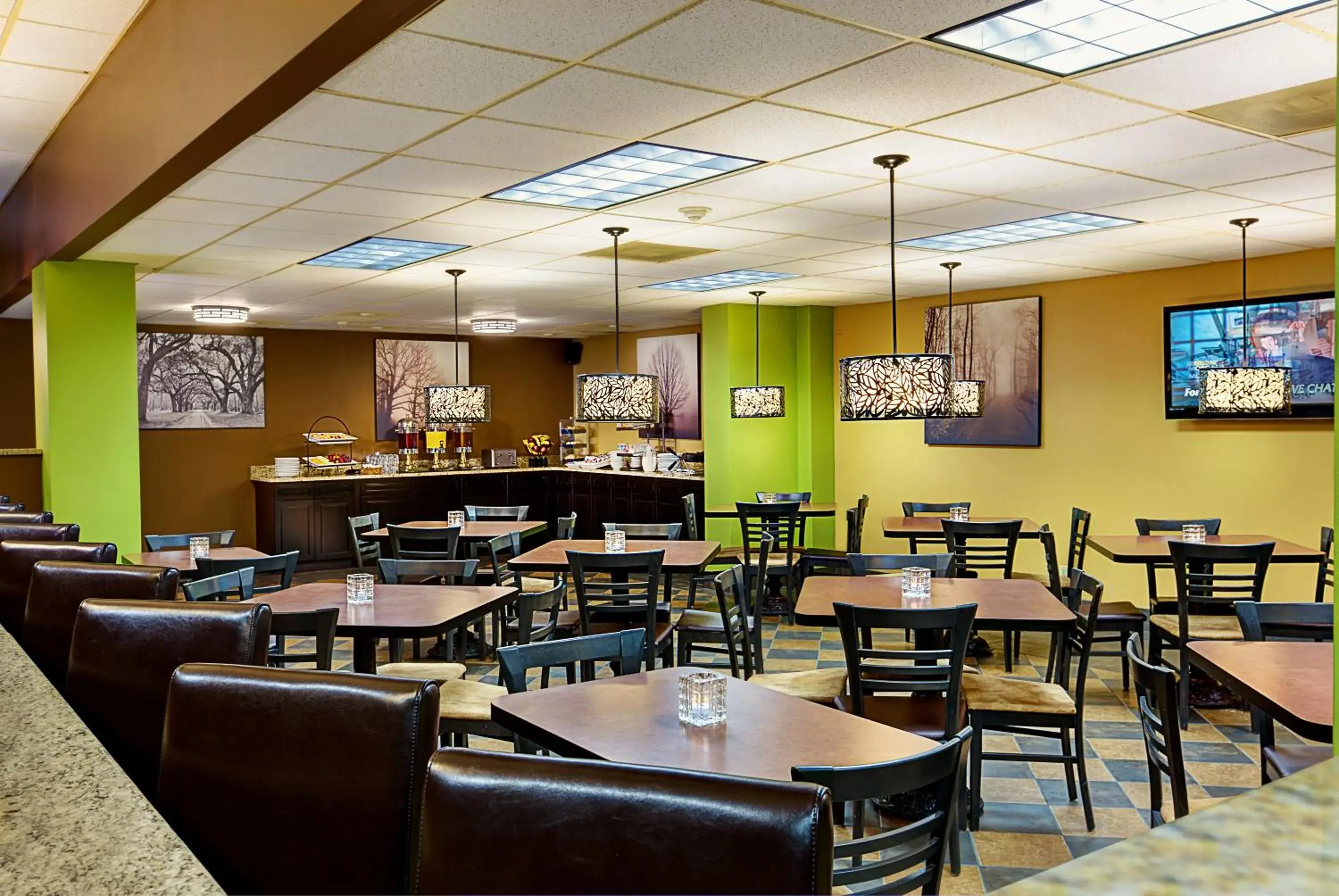 Restaurant/places to eat in Historic Whispering Woods Hotel & Conference Center Restaurant/places to eat in Historic Whispering Woods Hotel & Conference Center