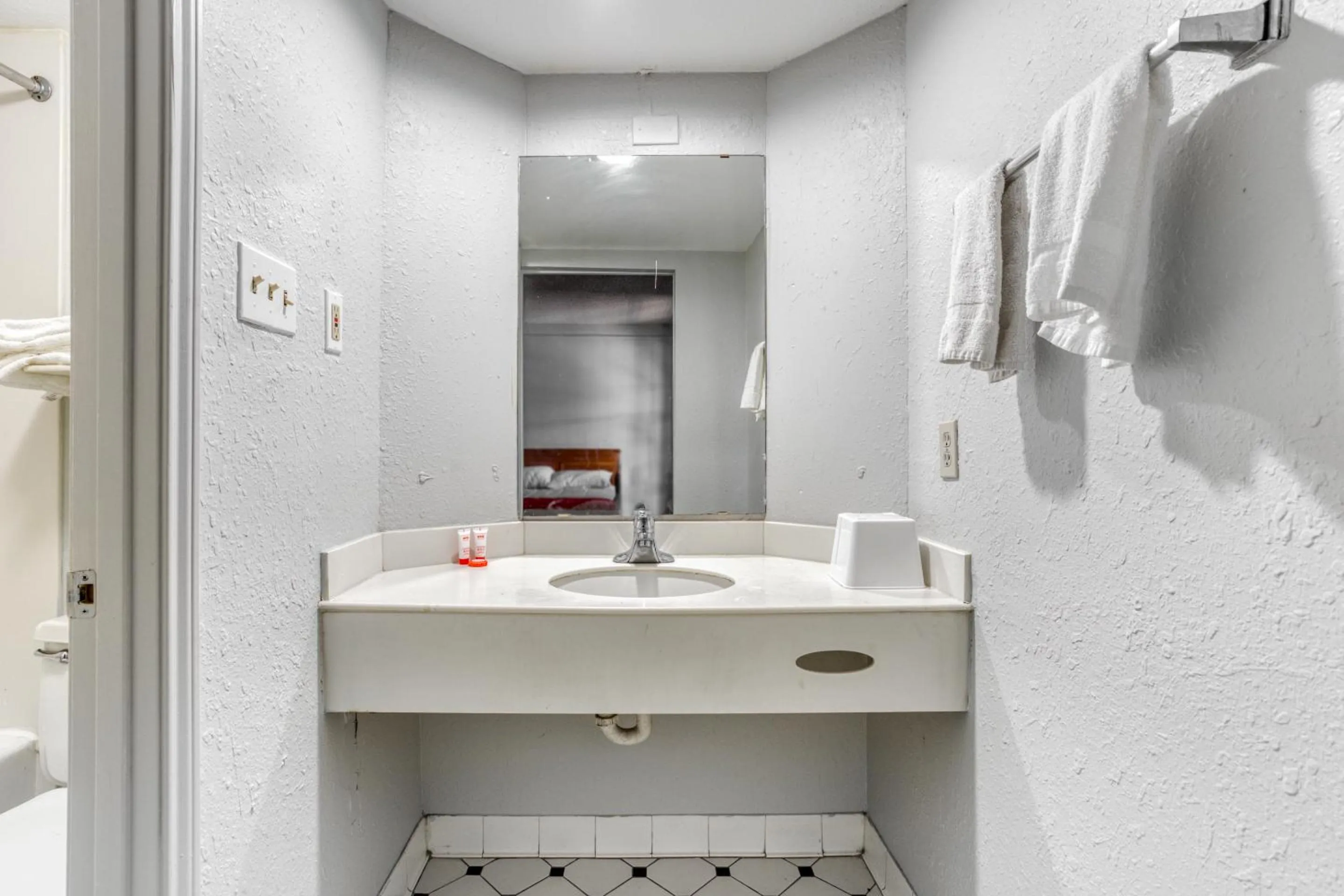 Bathroom in SUNSET INN Oklahoma City