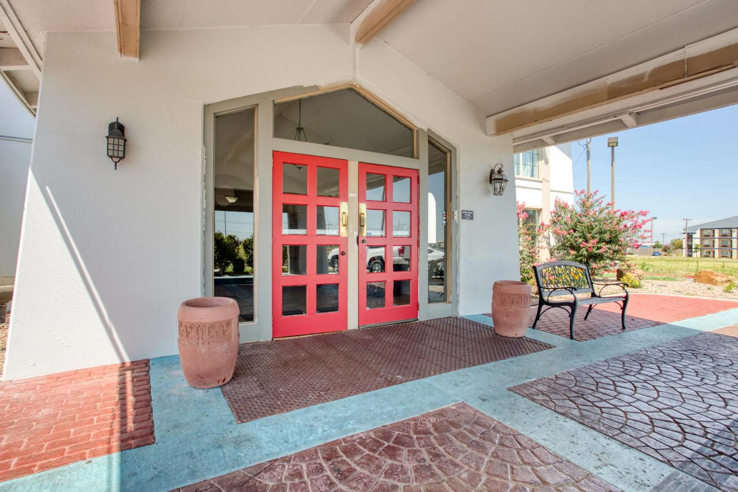 Facade/entrance in SUNSET INN Oklahoma City