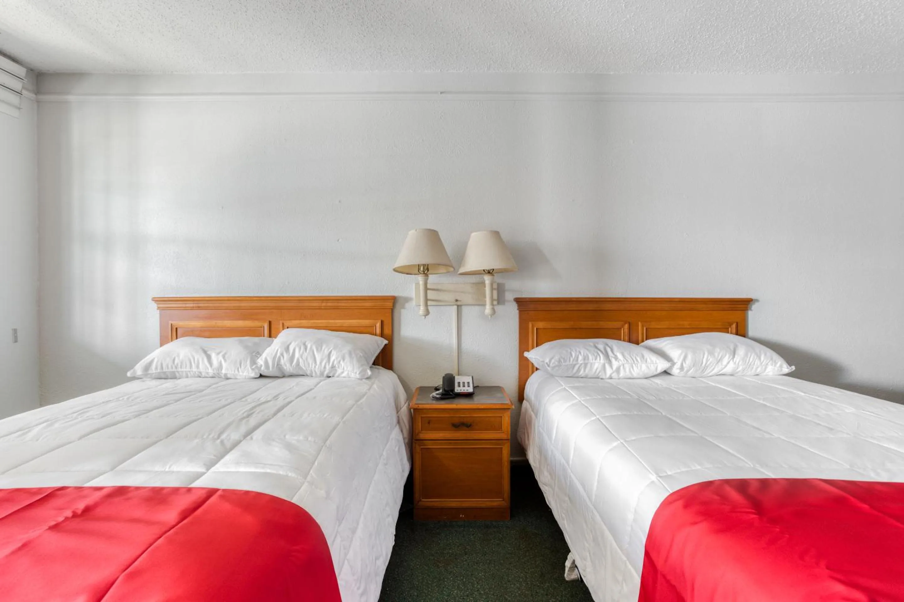 Bedroom, Bed in SUNSET INN Oklahoma City