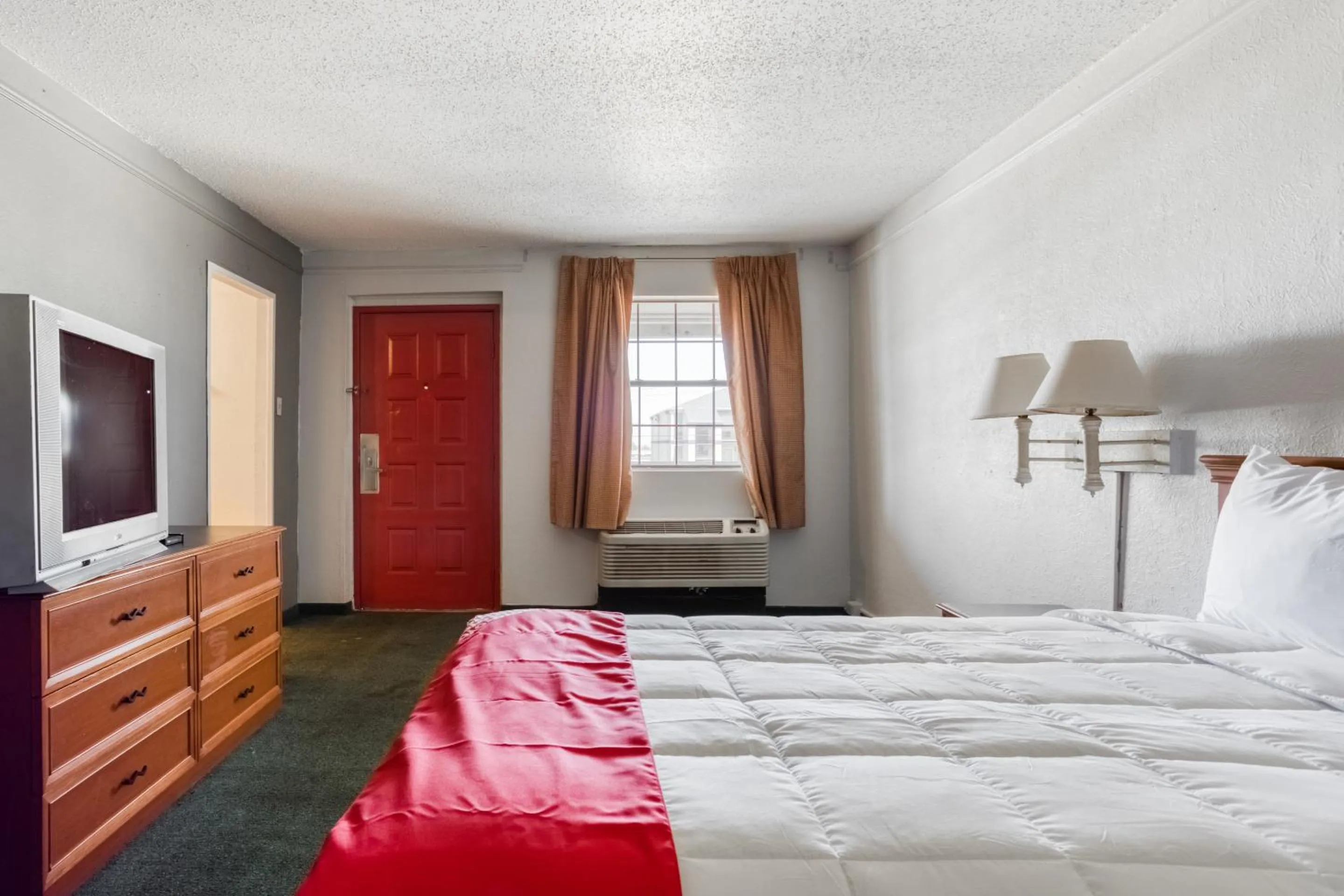 Bedroom, Bed in SUNSET INN Oklahoma City