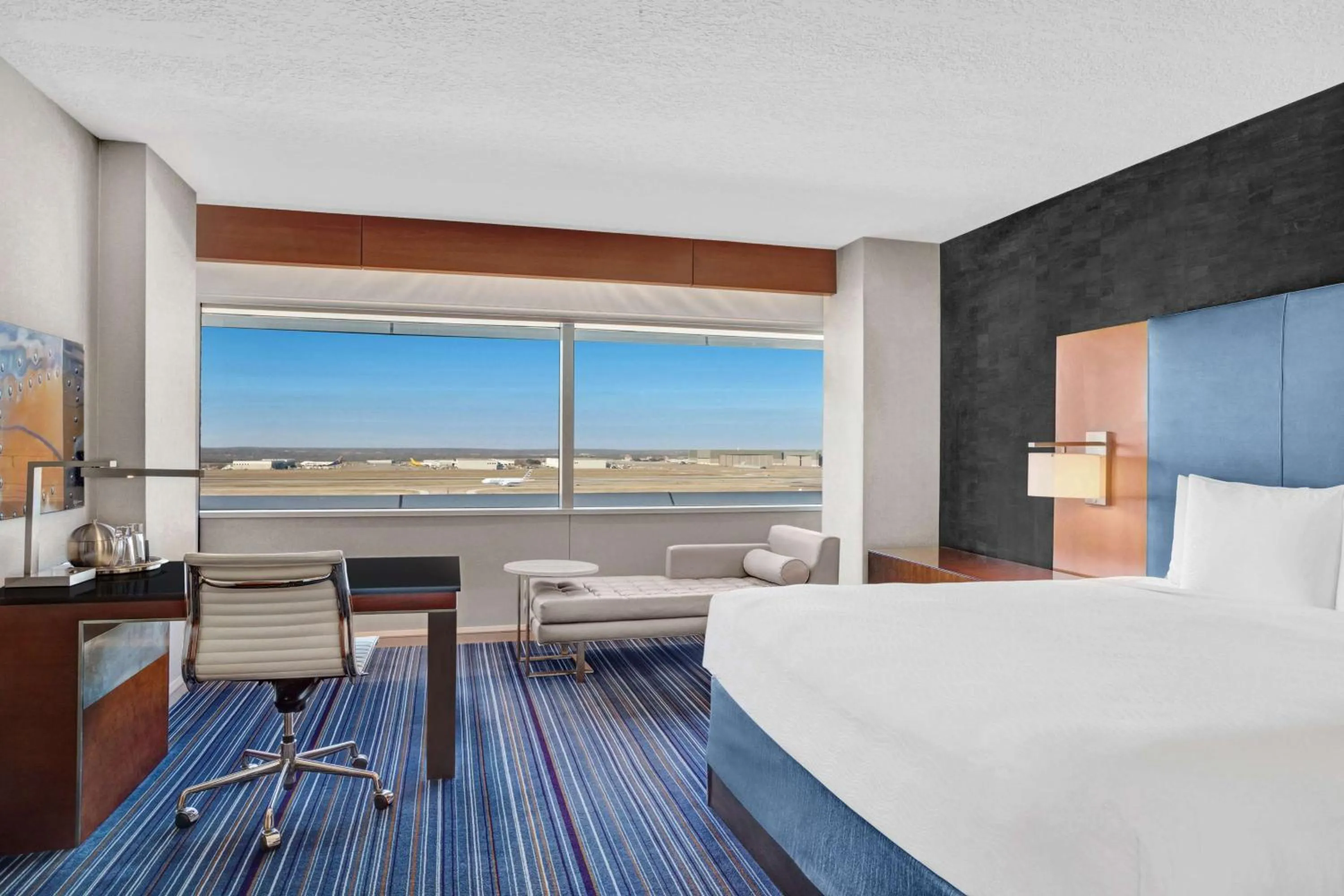 Bedroom, Bed in Grand Hyatt DFW Airport