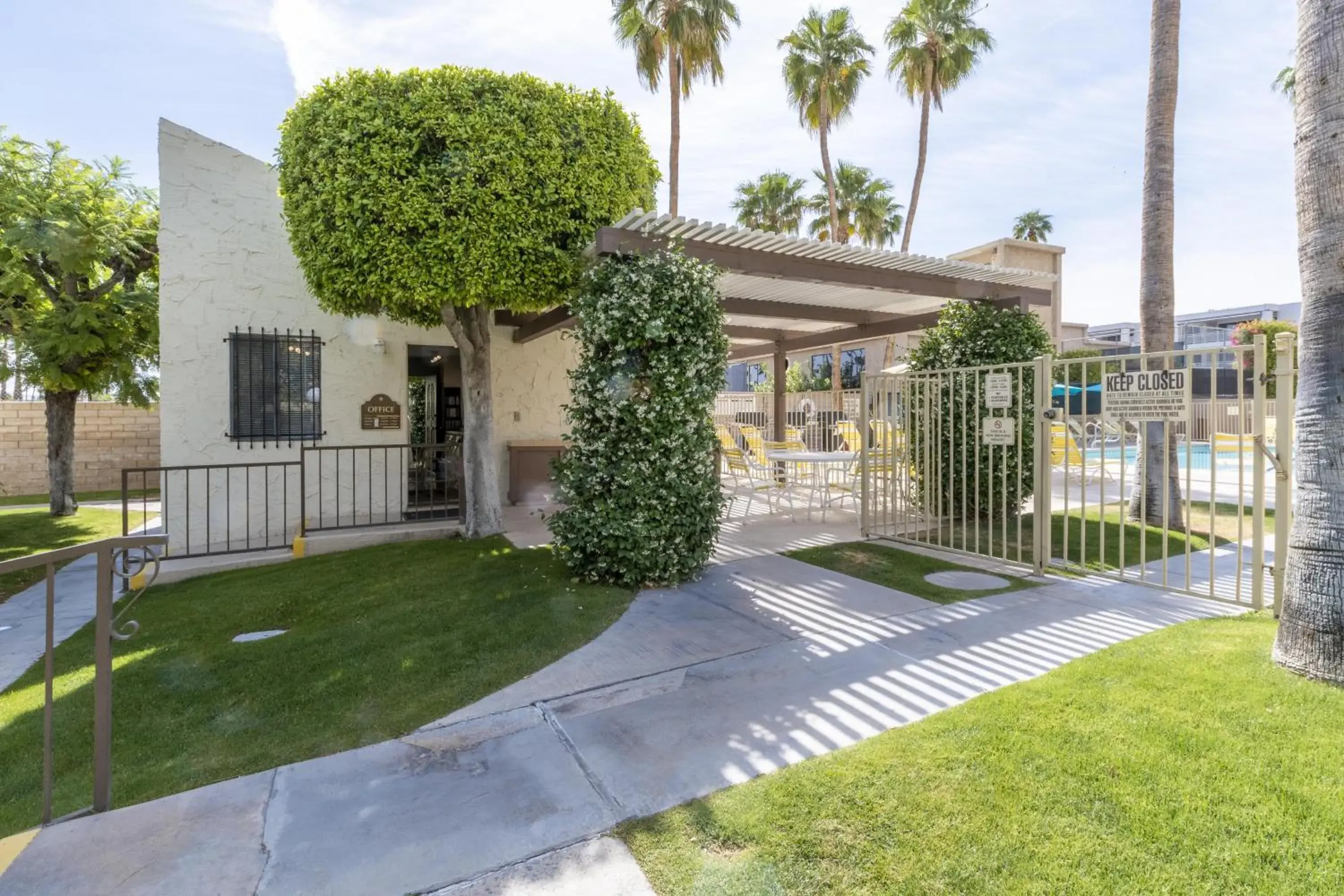 Property building in Casitas del Monte Property building in Casitas del Monte