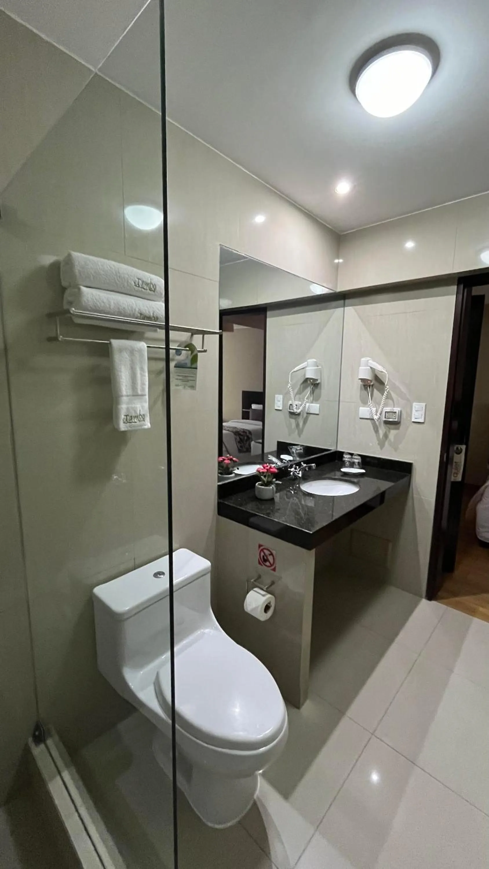 Shower in Hotel El Tambo 2