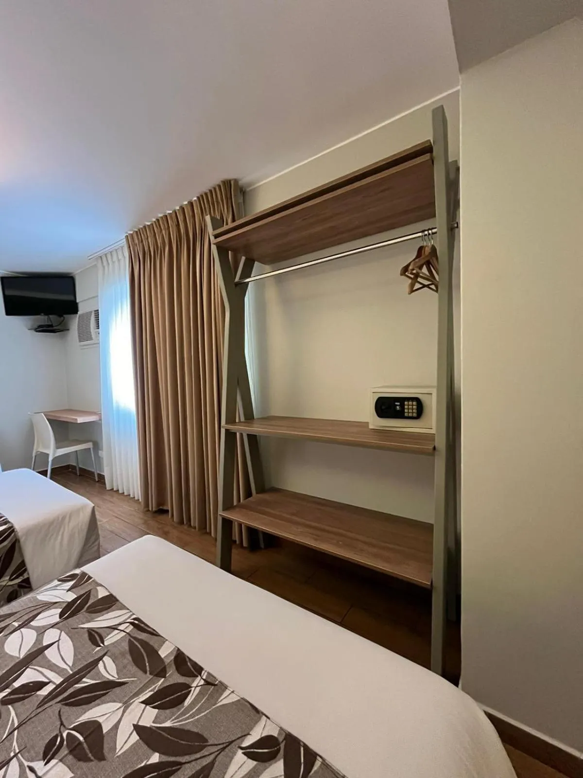 wardrobe, Bed in Hotel El Tambo 2