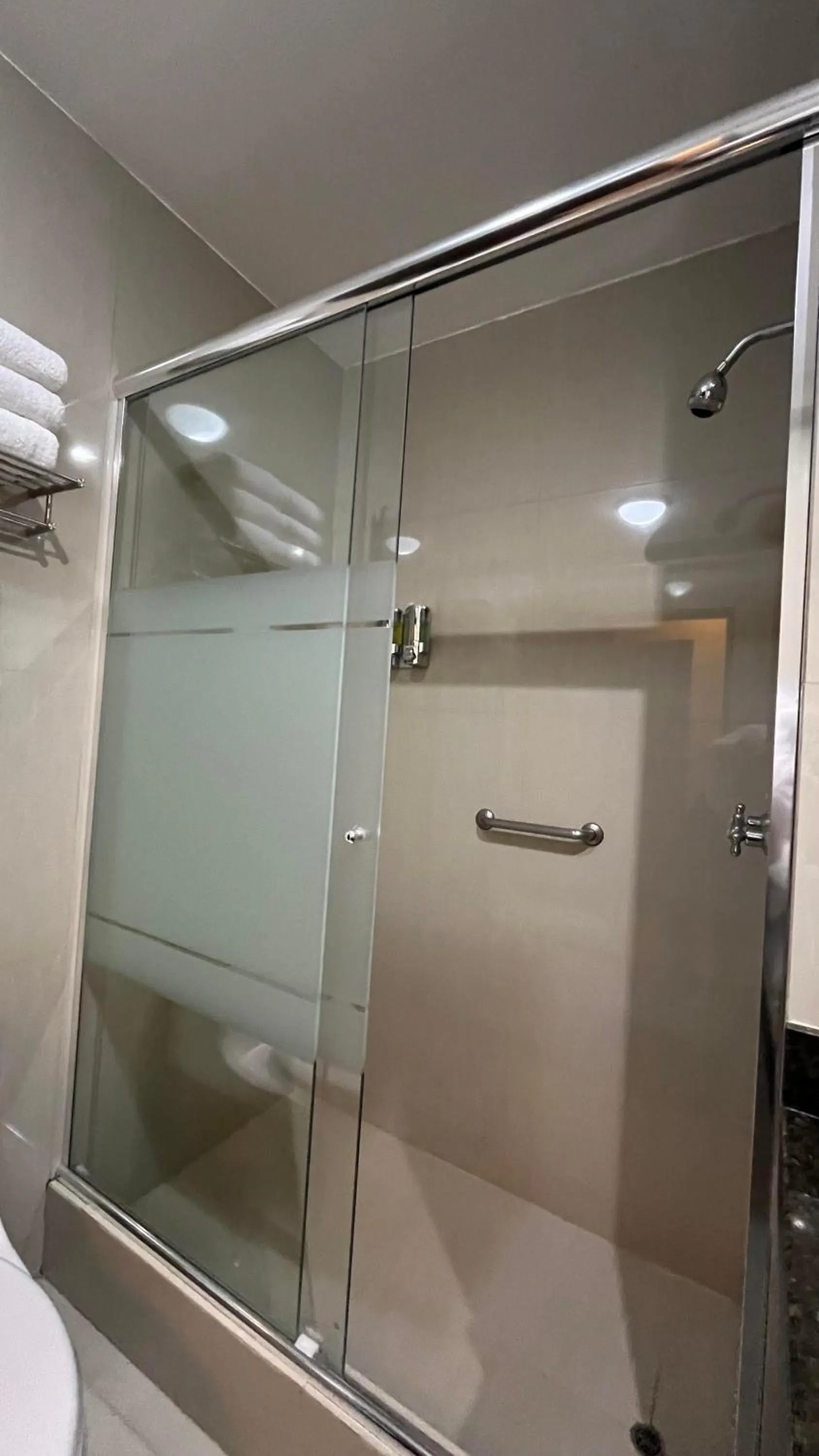 Shower in Hotel El Tambo 2