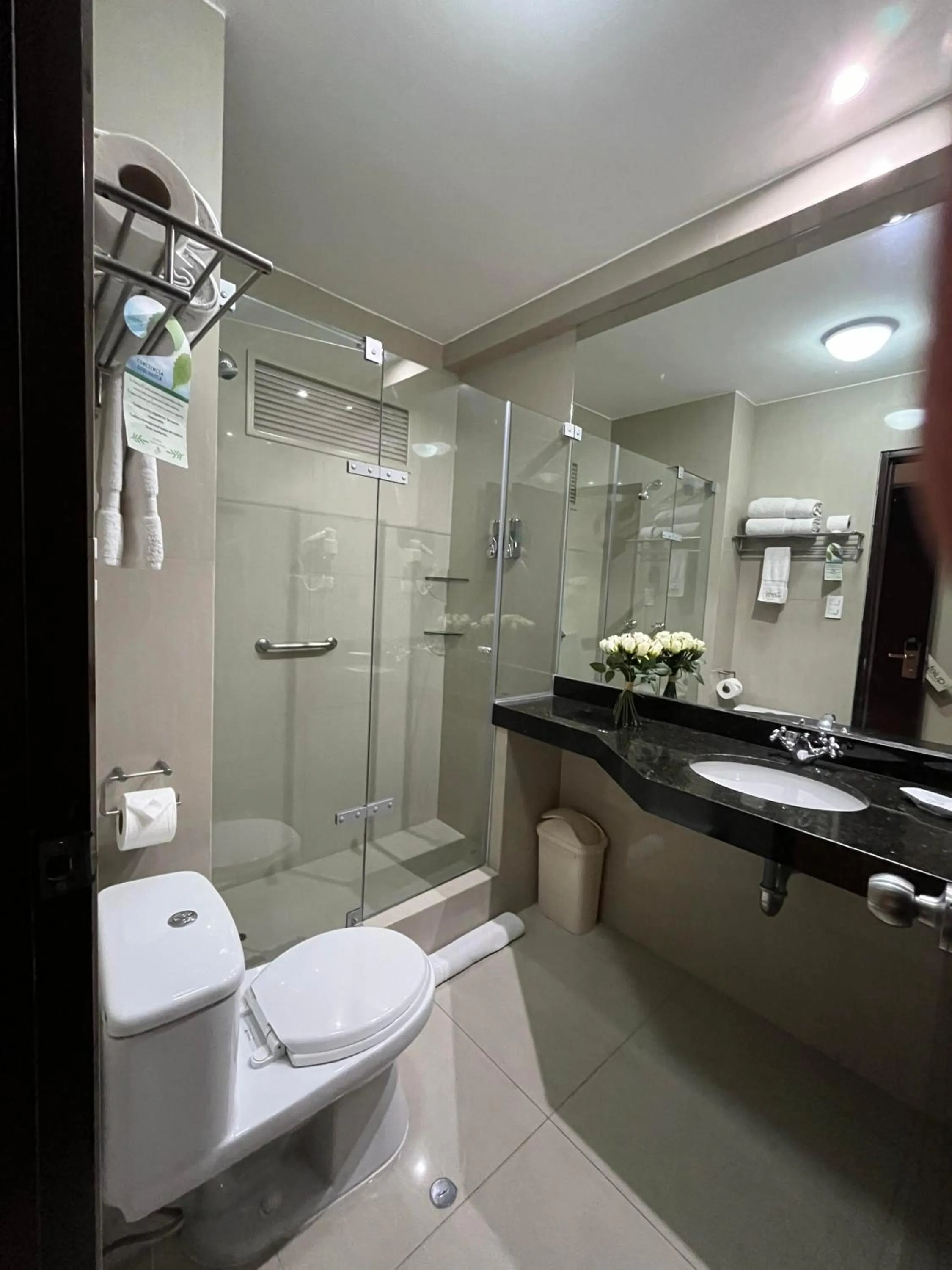 Shower in Hotel El Tambo 2