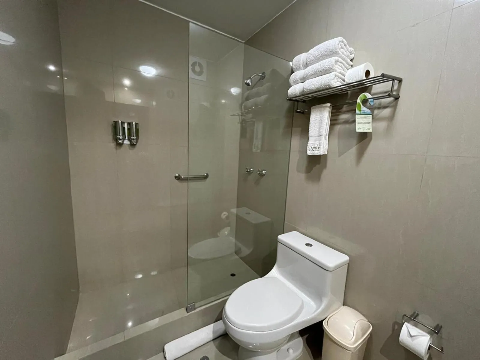 Shower in Hotel El Tambo 2