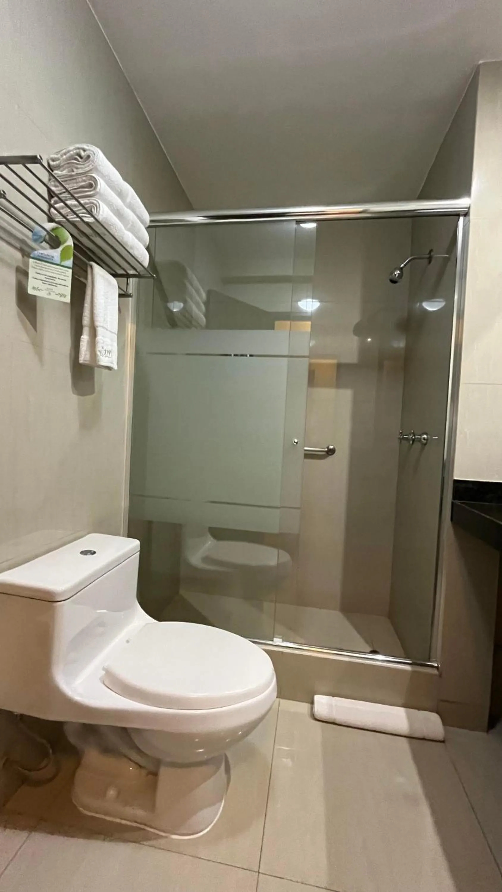 Shower in Hotel El Tambo 2