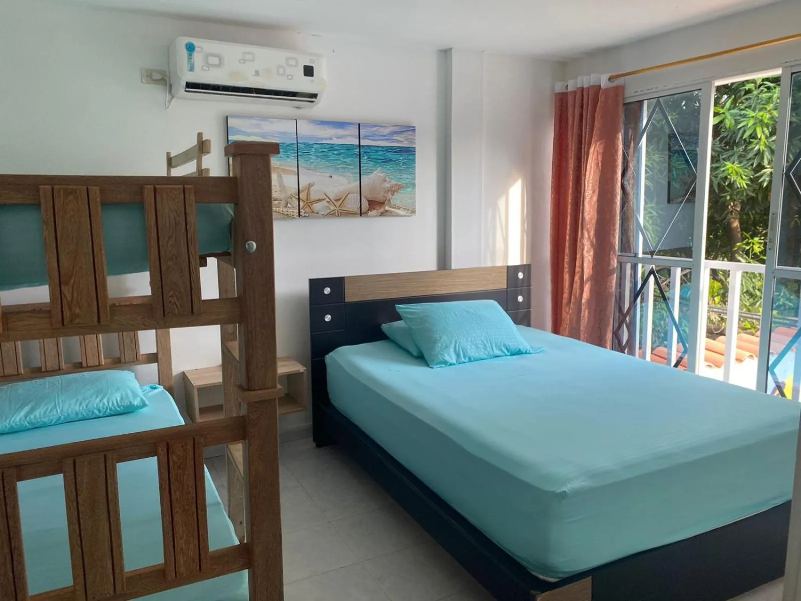 Family Room with Private Bathroom in Hostel ISABELLA