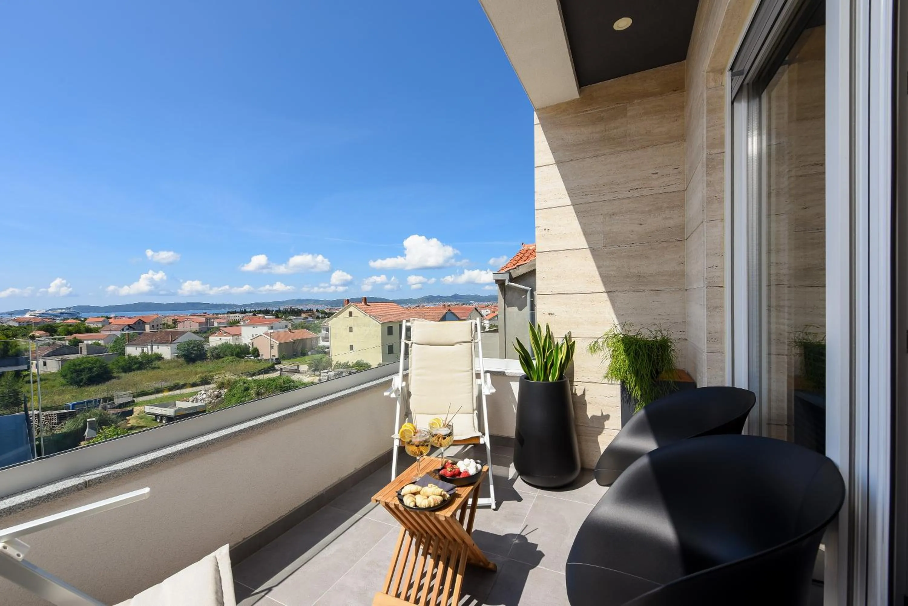 Patio in Luxury apartment N