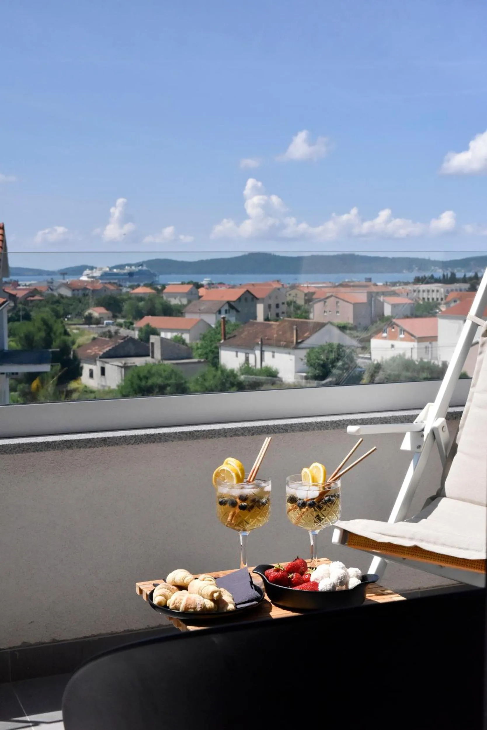 Natural landscape in Luxury apartment N