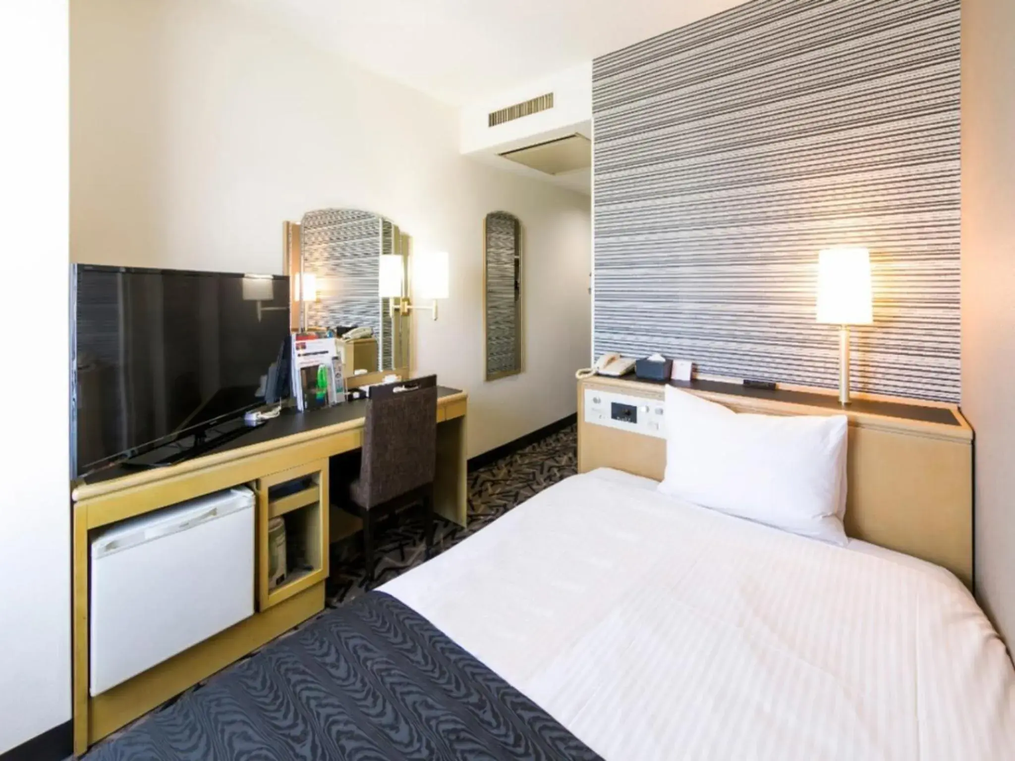 Photo of the whole room, Bed in APA Hotel Fujichuo Photo of the whole room, Bed in APA Hotel Fujichuo