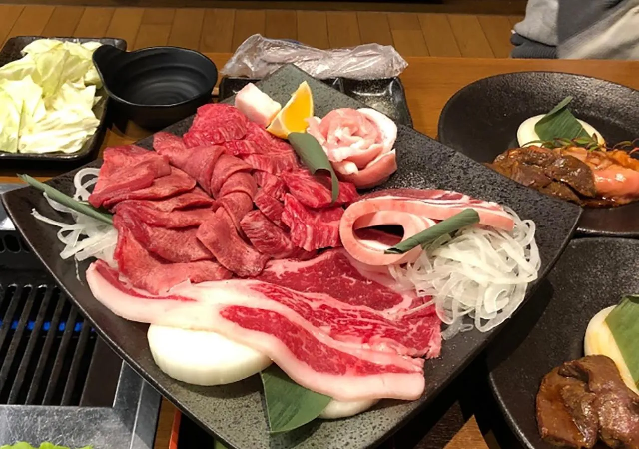 Restaurant/places to eat in APA Hotel Fujichuo