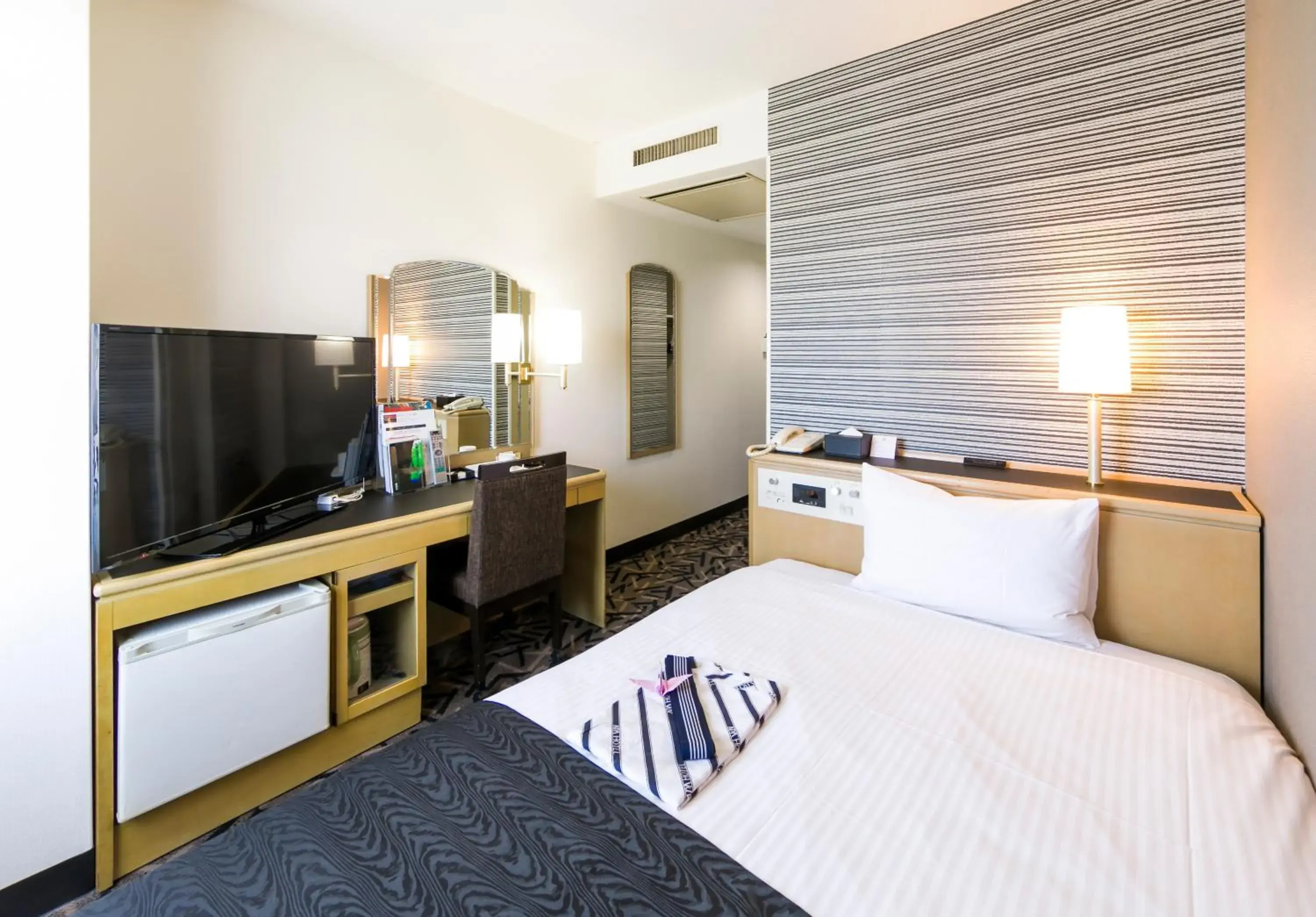 Photo of the whole room, Bed in APA Hotel Fujichuo Photo of the whole room, Bed in APA Hotel Fujichuo