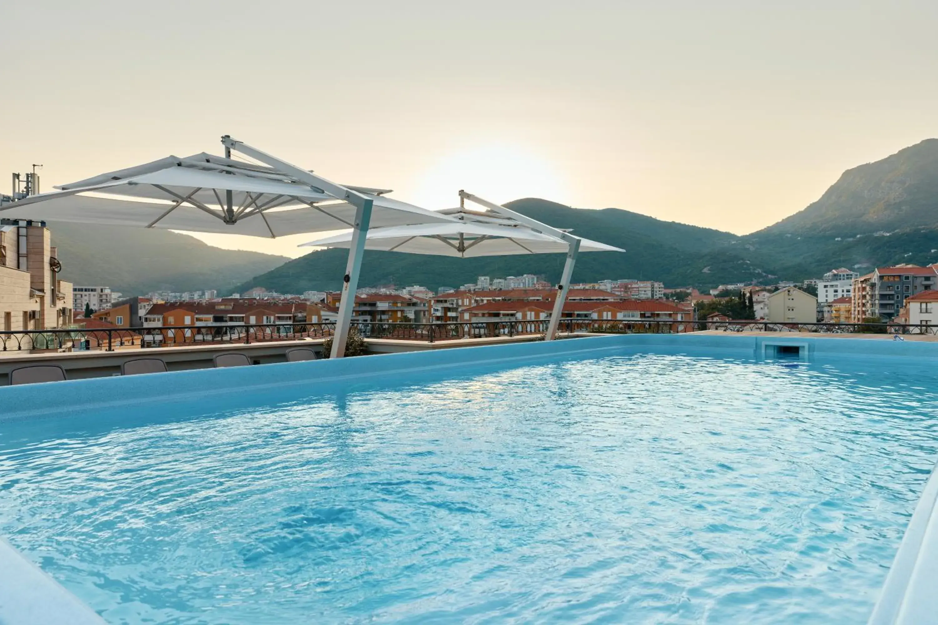 Swimming pool in Hotel Diplomat by Aycon Swimming pool in Hotel Diplomat by Aycon