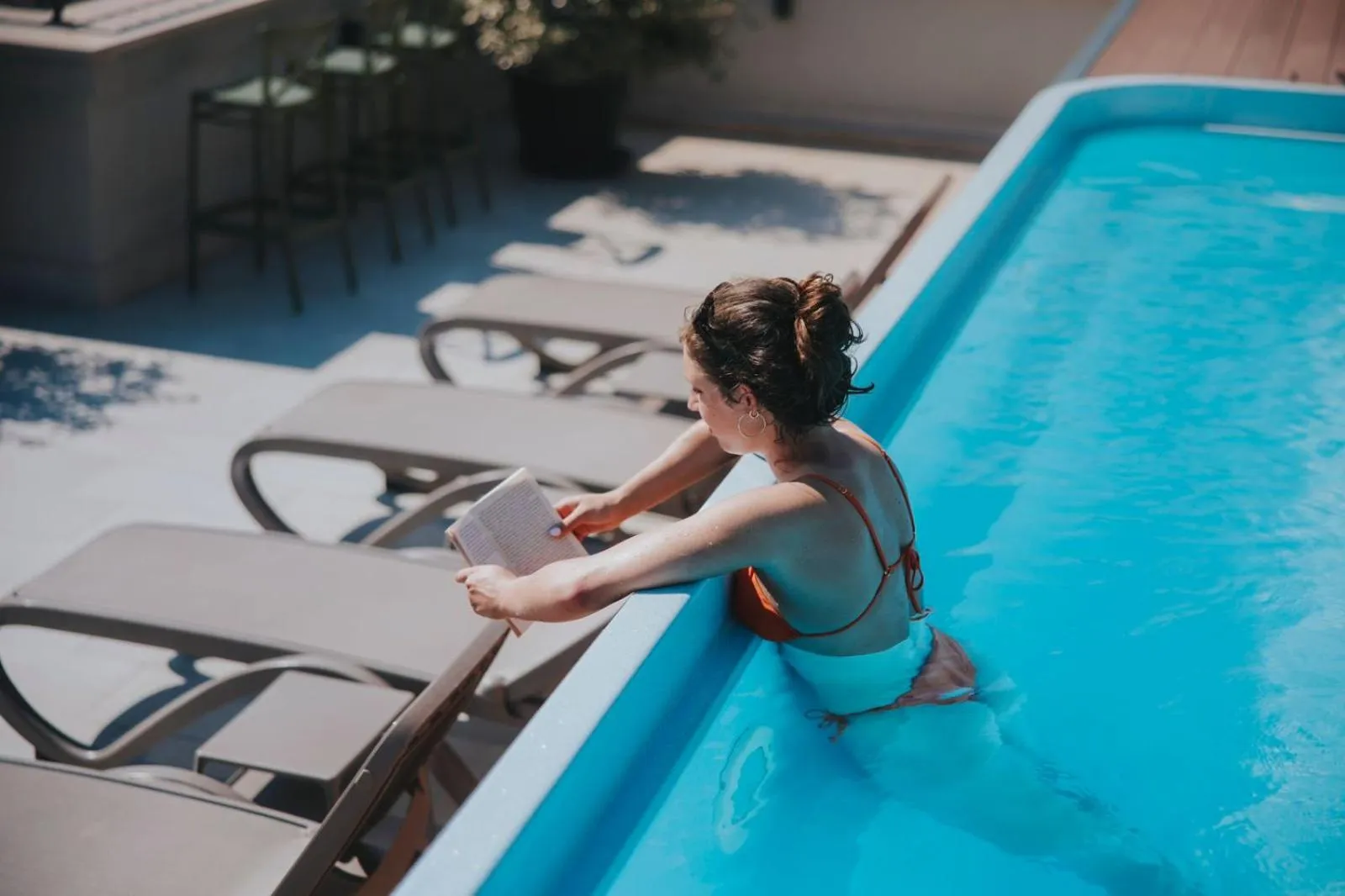 Swimming pool in Hotel Diplomat by Aycon