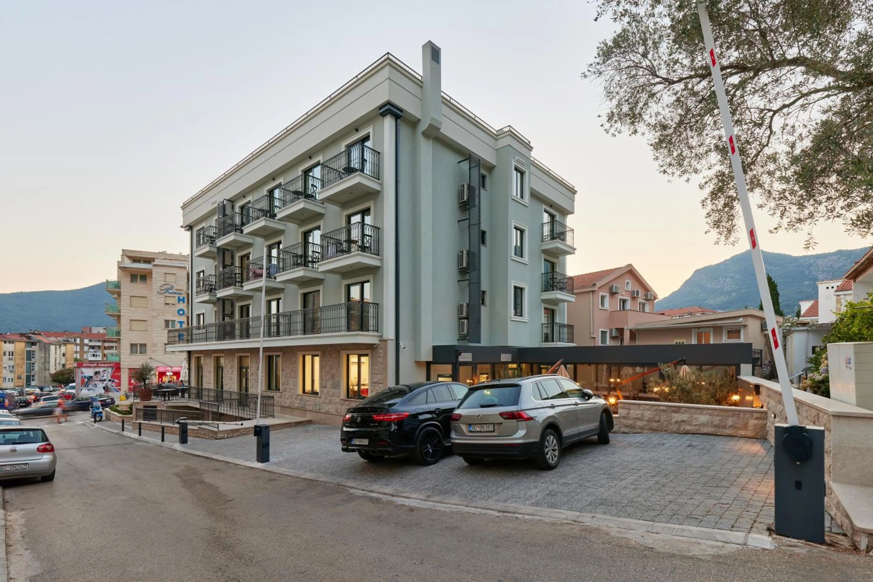 Property building in Hotel Diplomat by Aycon