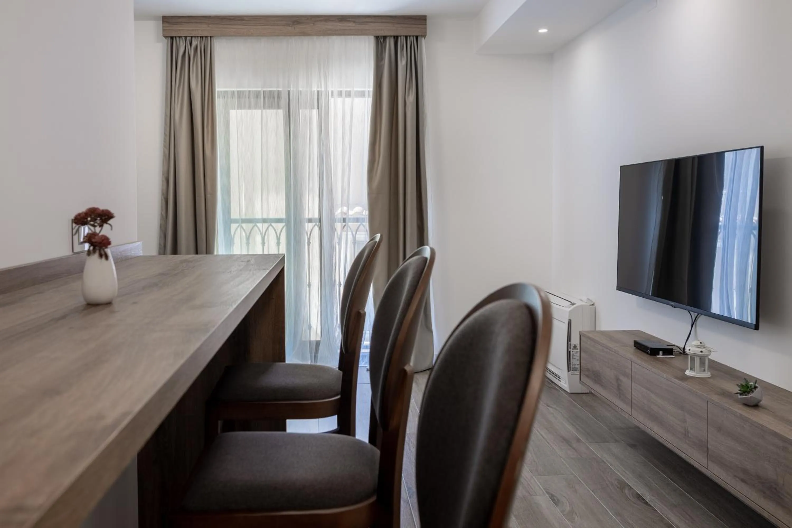 TV and multimedia in Hotel Diplomat by Aycon