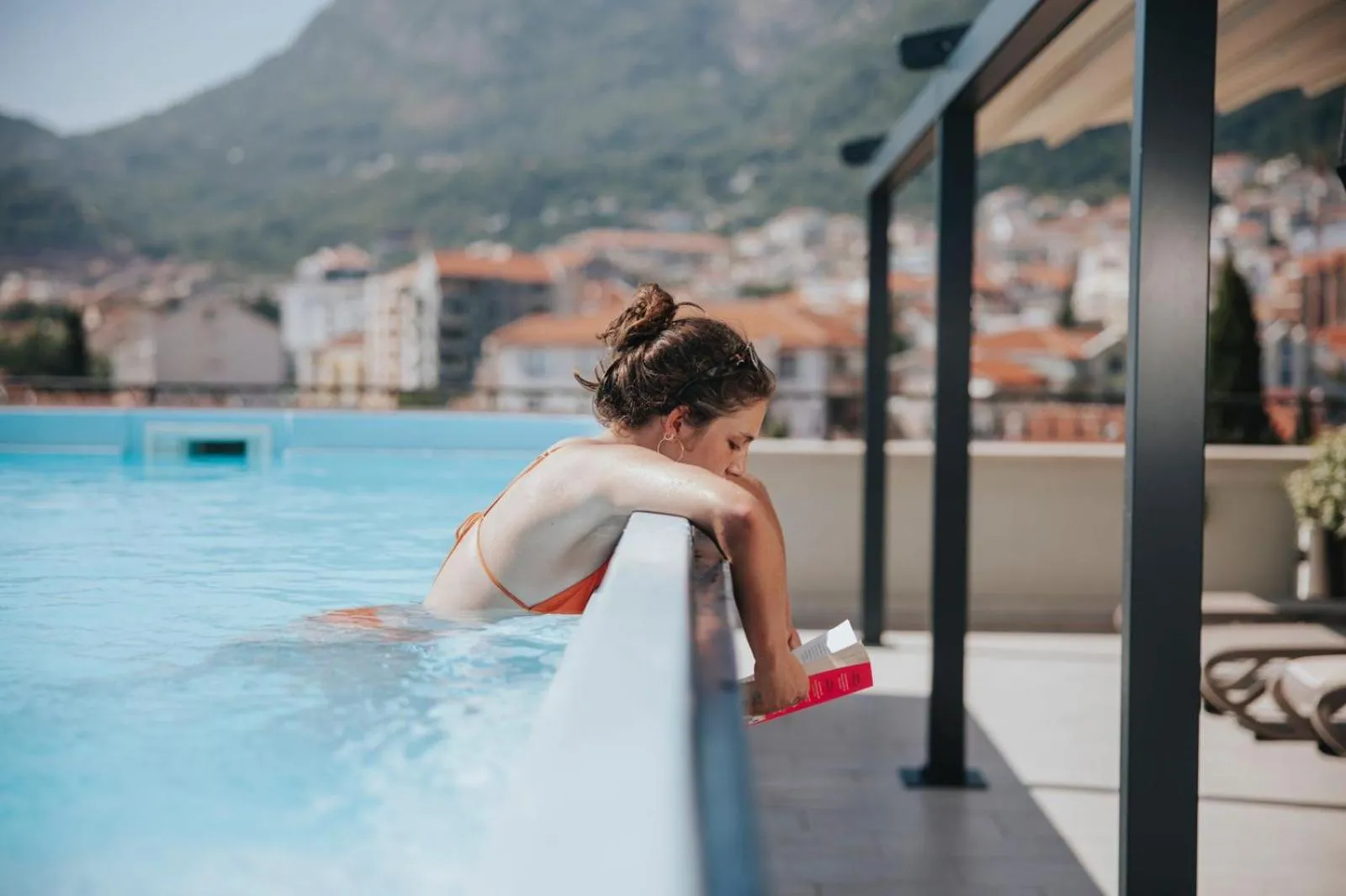 Swimming pool in Hotel Diplomat by Aycon