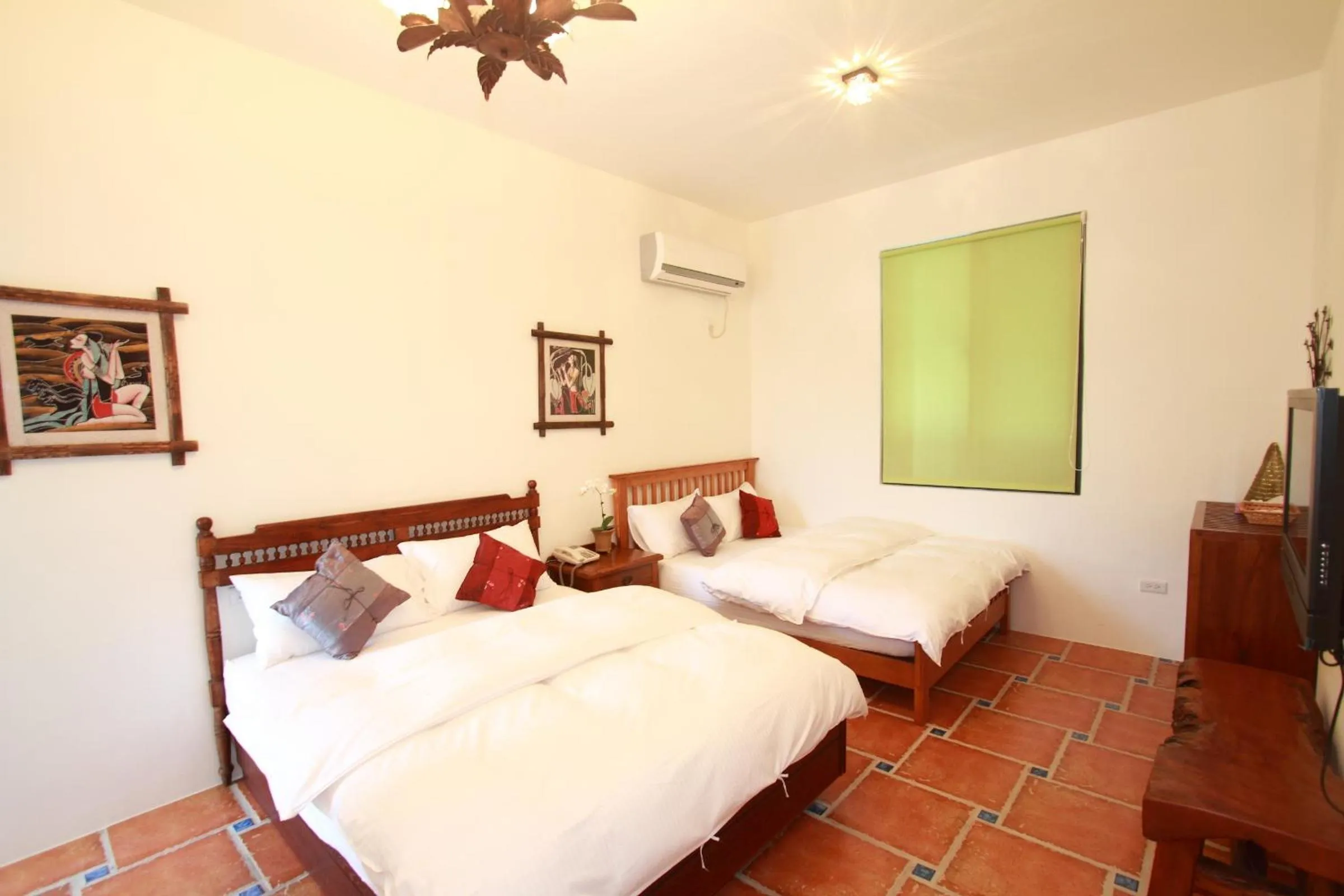 Photo of the whole room, Bed in Mandheling B&B