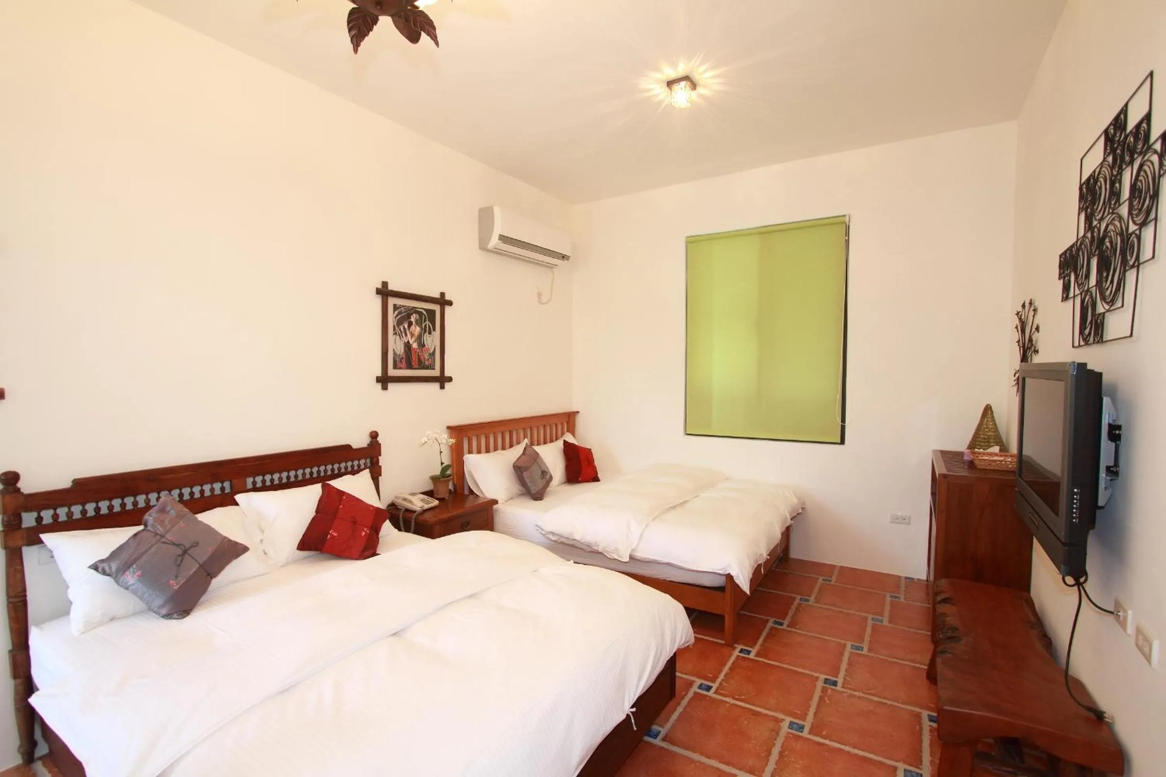 Photo of the whole room, Bed in Mandheling B&B