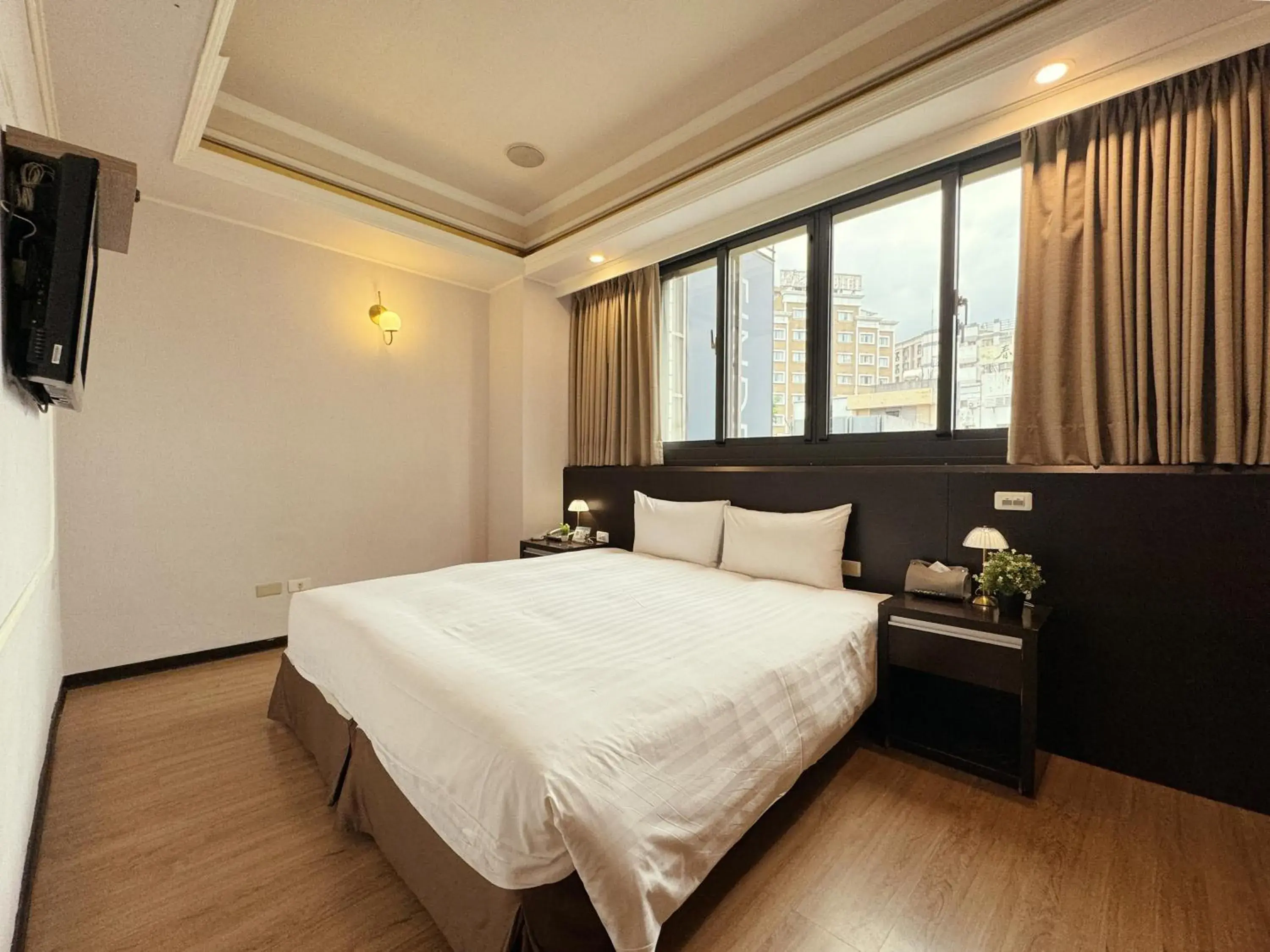 Photo of the whole room, Bed in Finders Hotel Hualien Station Photo of the whole room, Bed in Finders Hotel Hualien Station