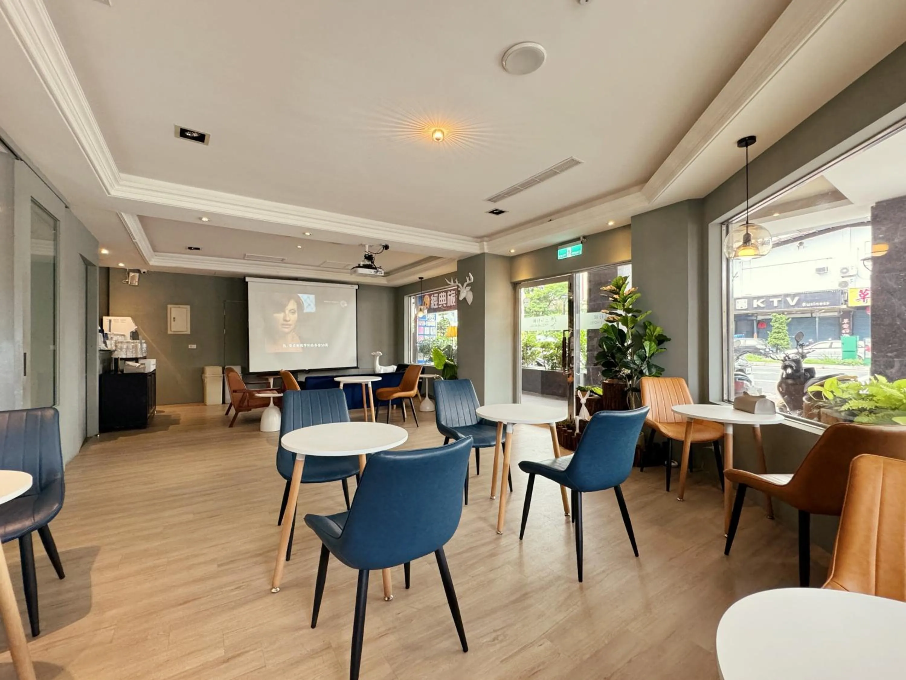 Seating area in Finders Hotel Hualien Station