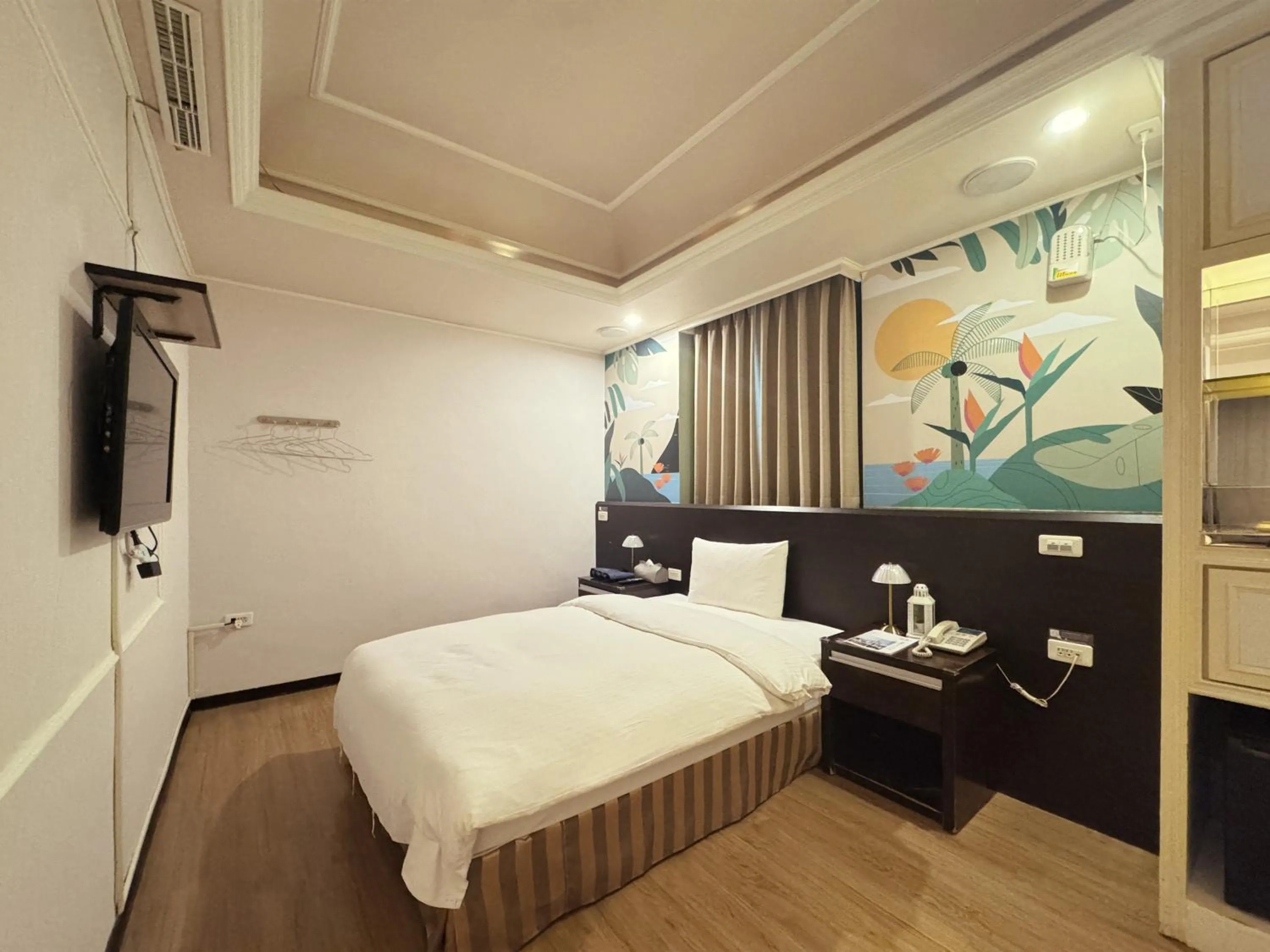 Photo of the whole room, Bed in Finders Hotel Hualien Station