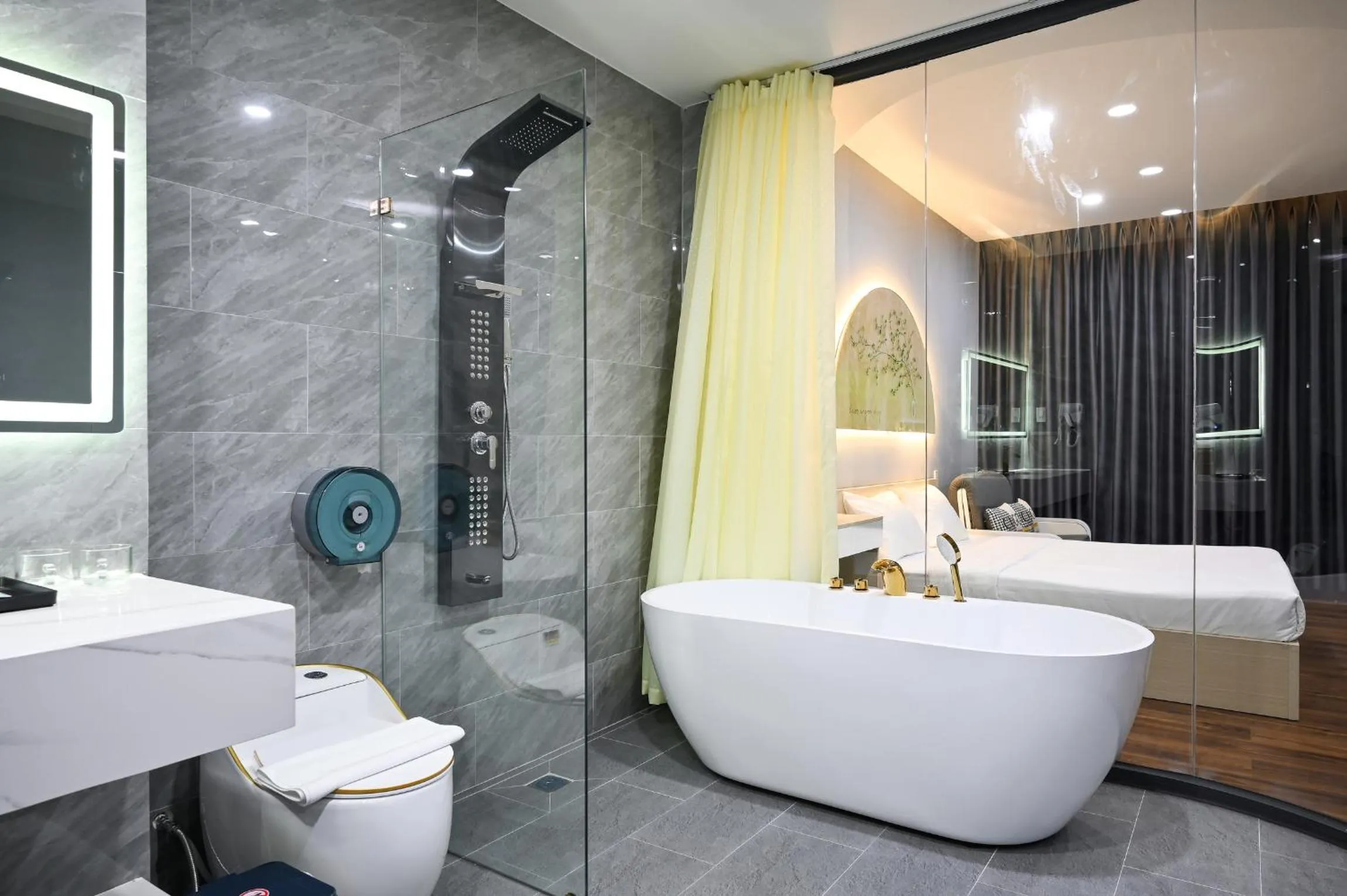 bidet in Sunrise Airport Hotel