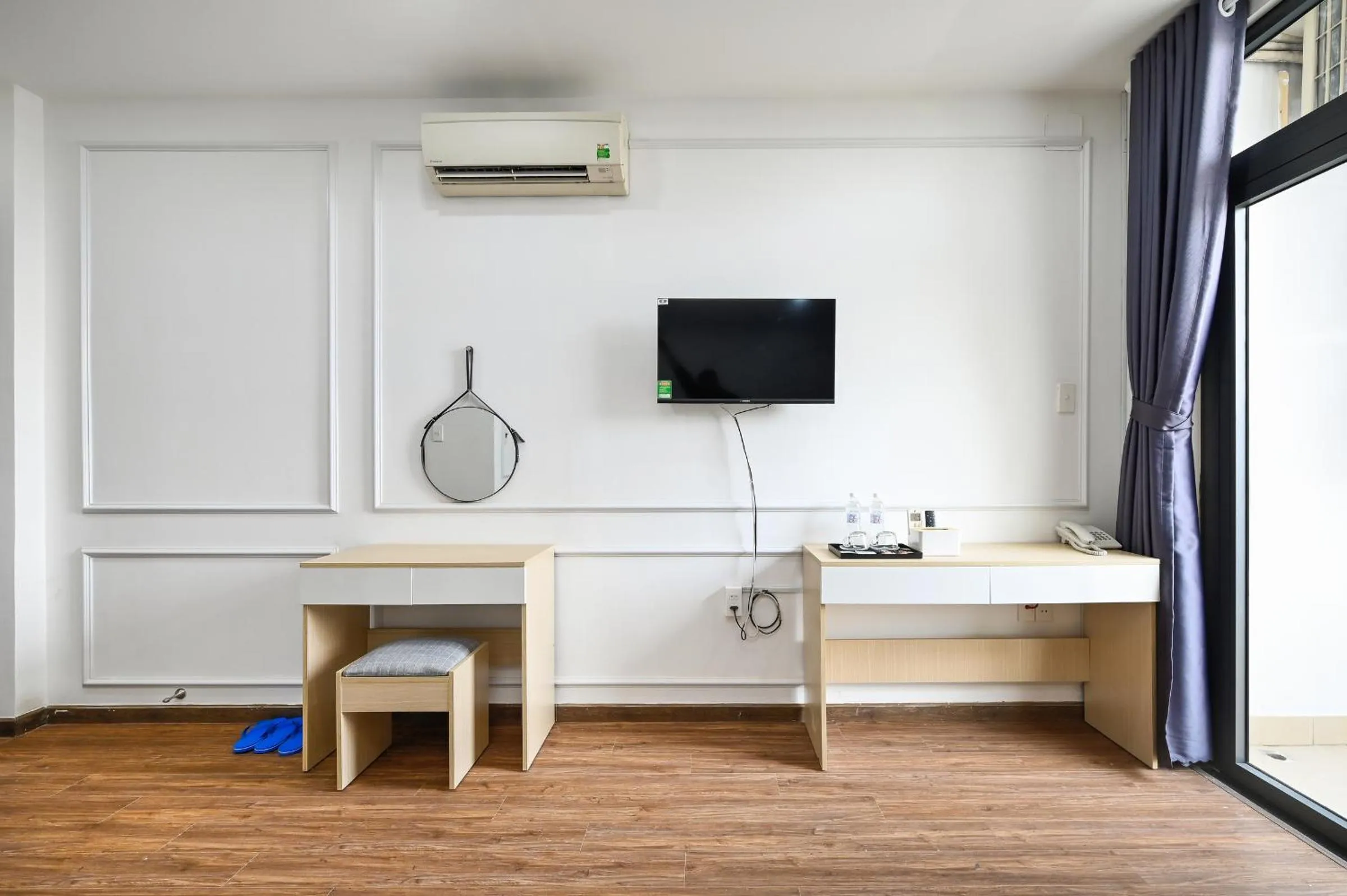 TV and multimedia in Sunrise Airport Hotel