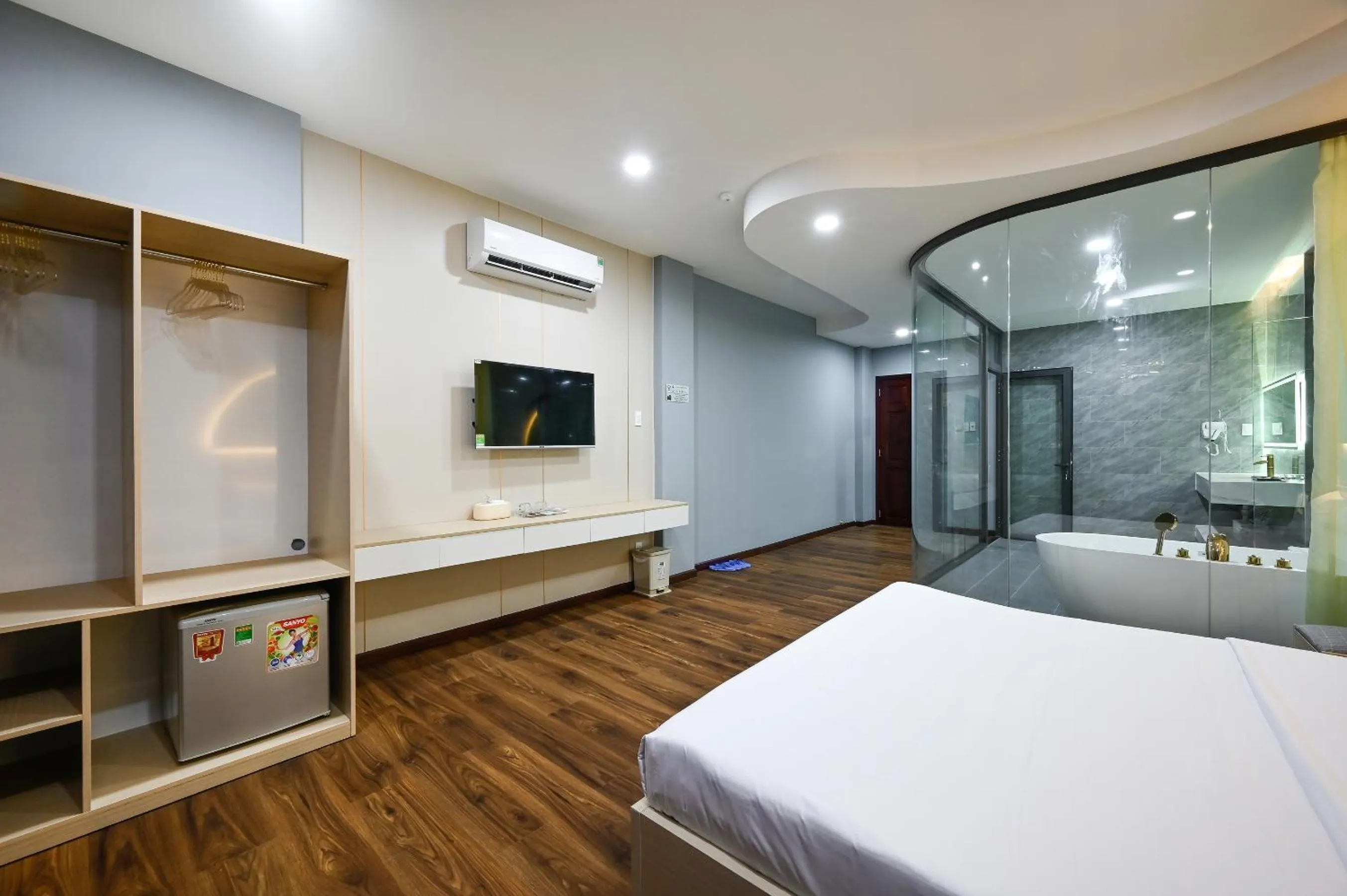 TV and multimedia, Bed in Sunrise Airport Hotel
