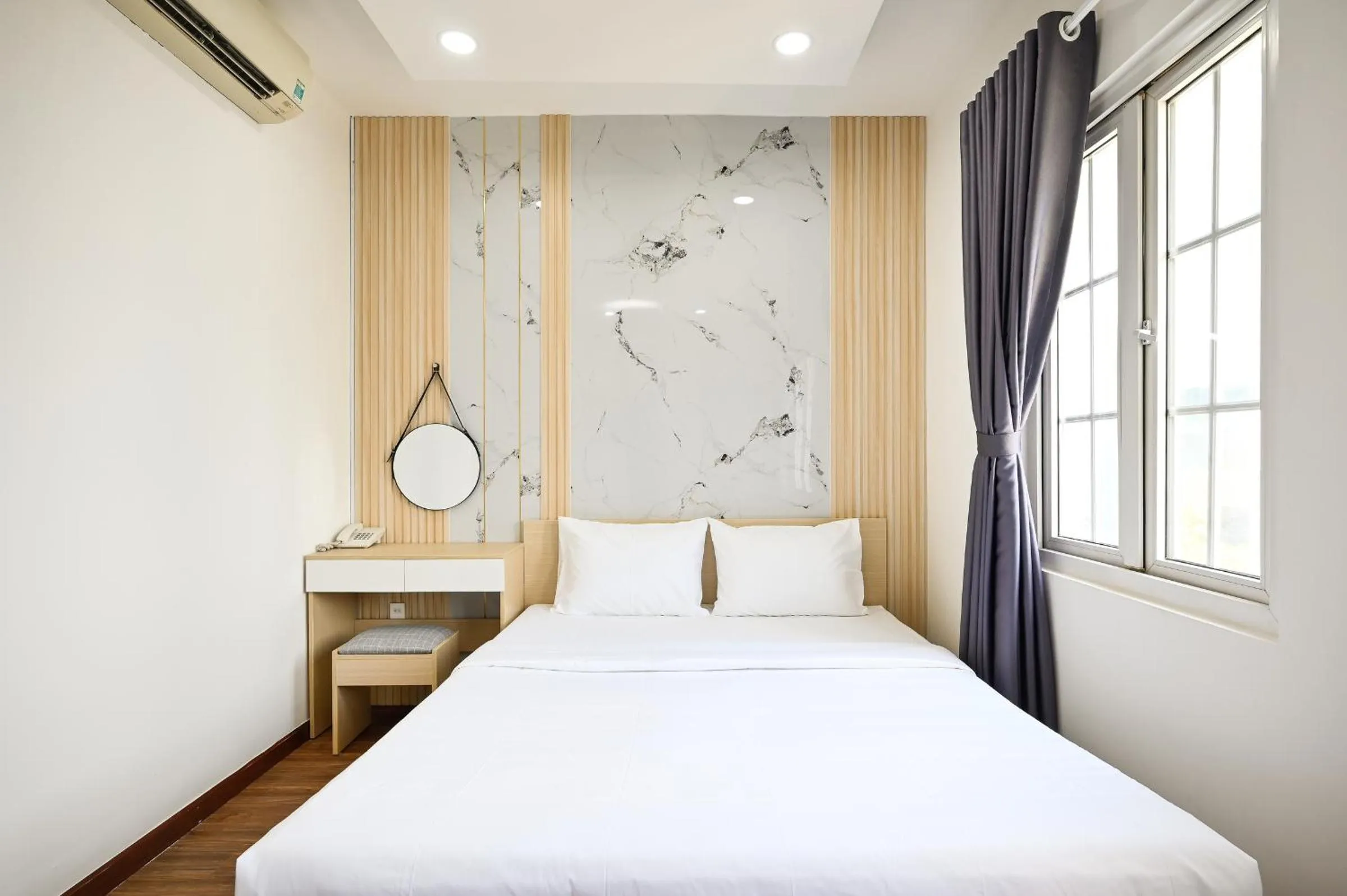 Bed in Sunrise Airport Hotel