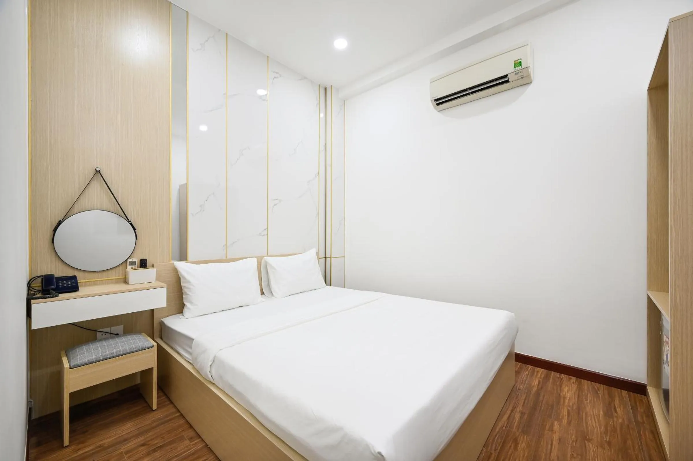 Bed in Sunrise Airport Hotel