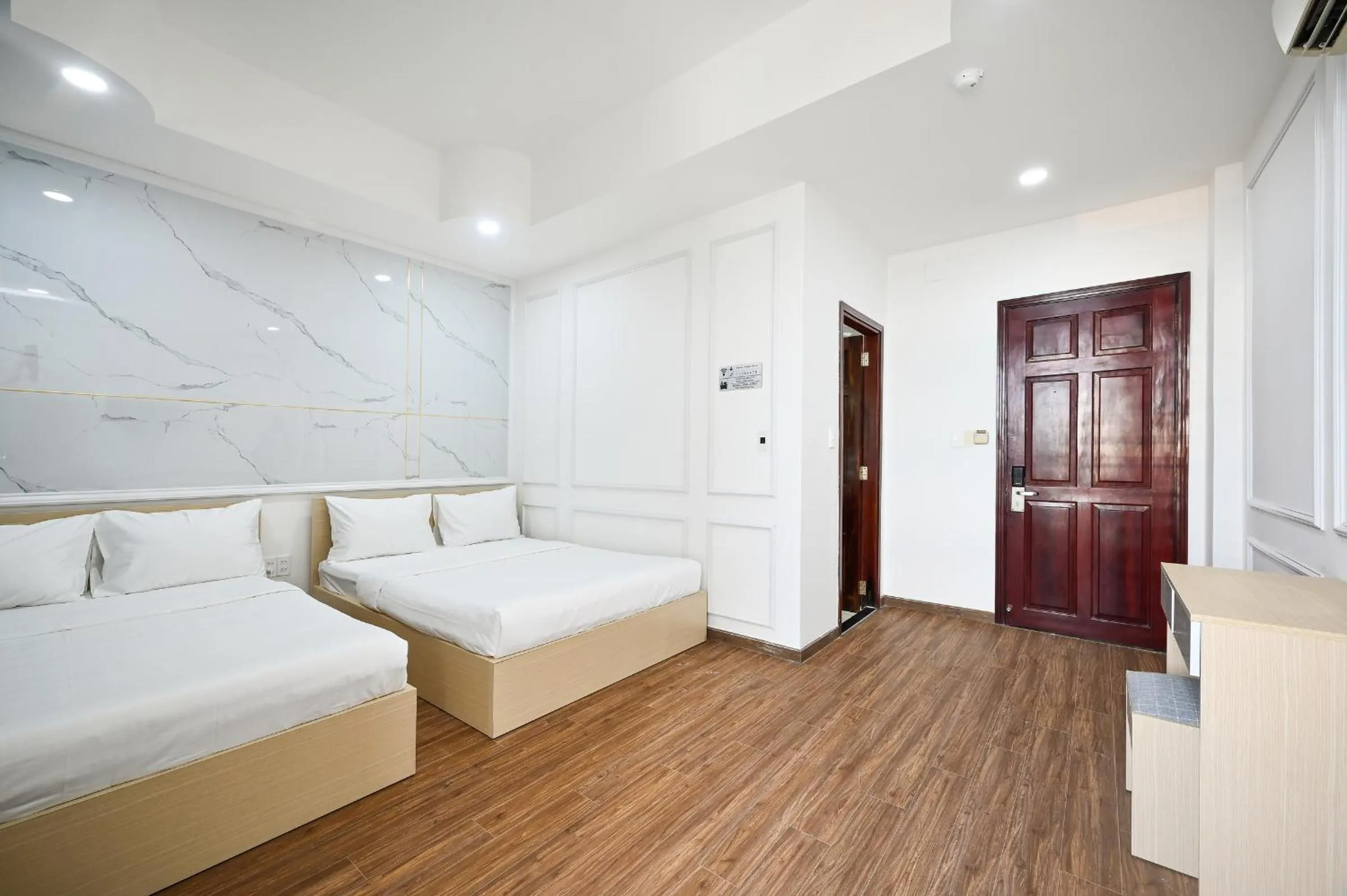 Bed in Sunrise Airport Hotel