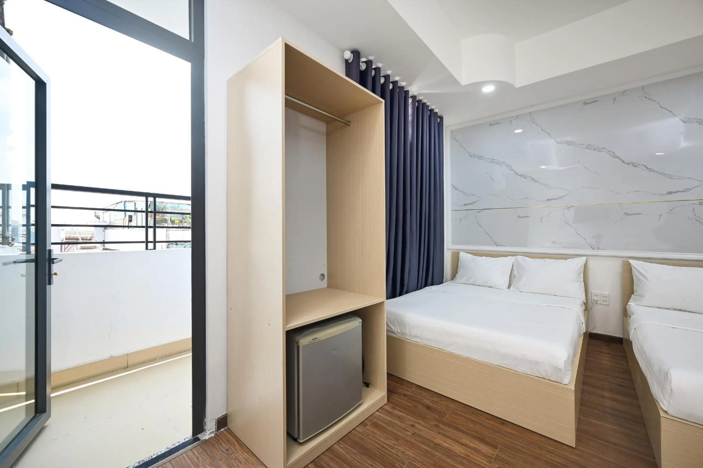 Photo of the whole room, Bed in Sunrise Airport Hotel