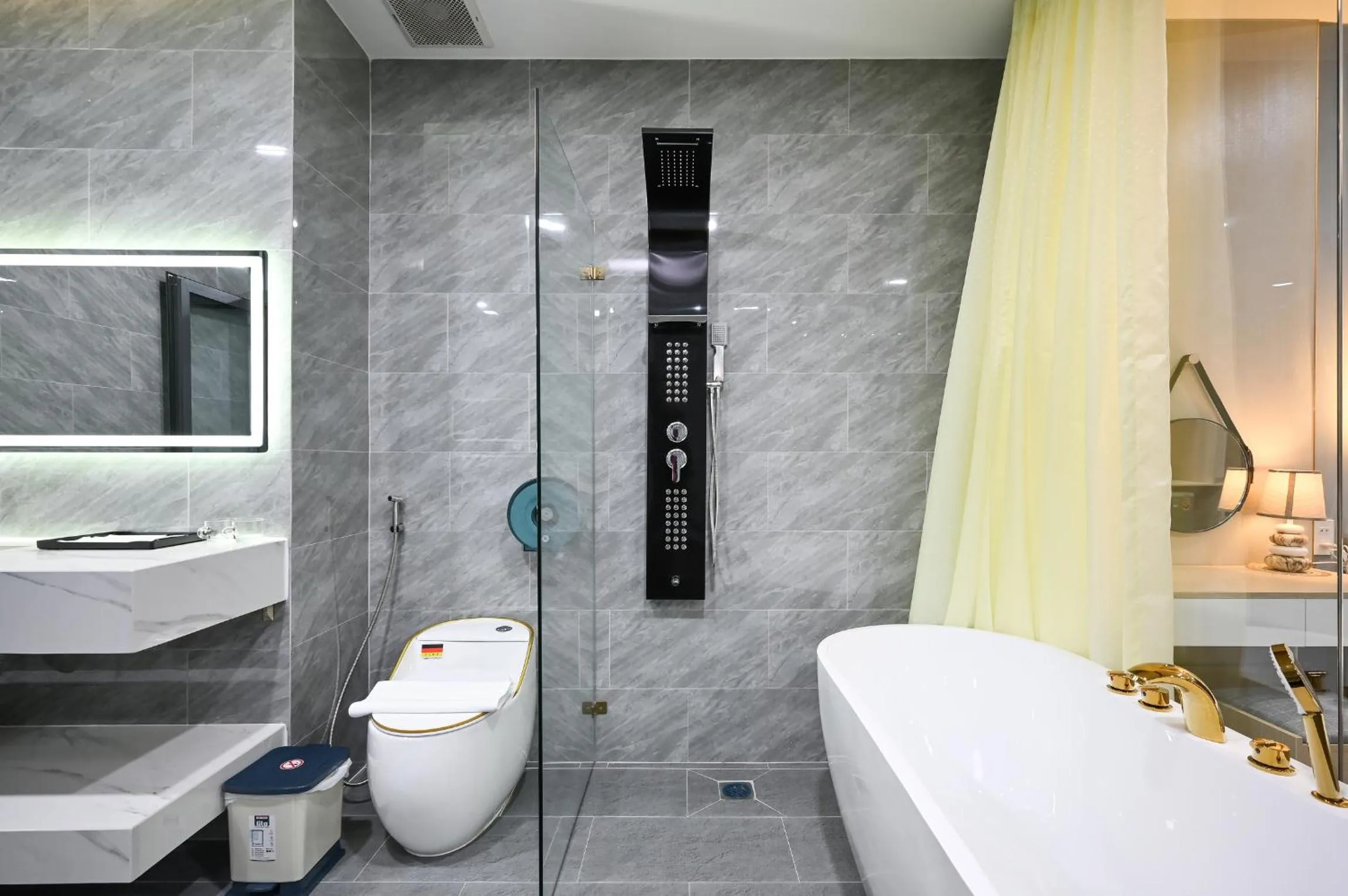 Shower, Bed in Sunrise Airport Hotel