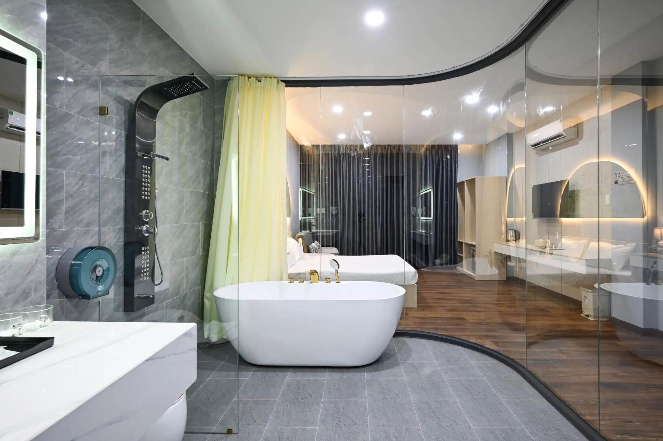 Shower in Sunrise Airport Hotel