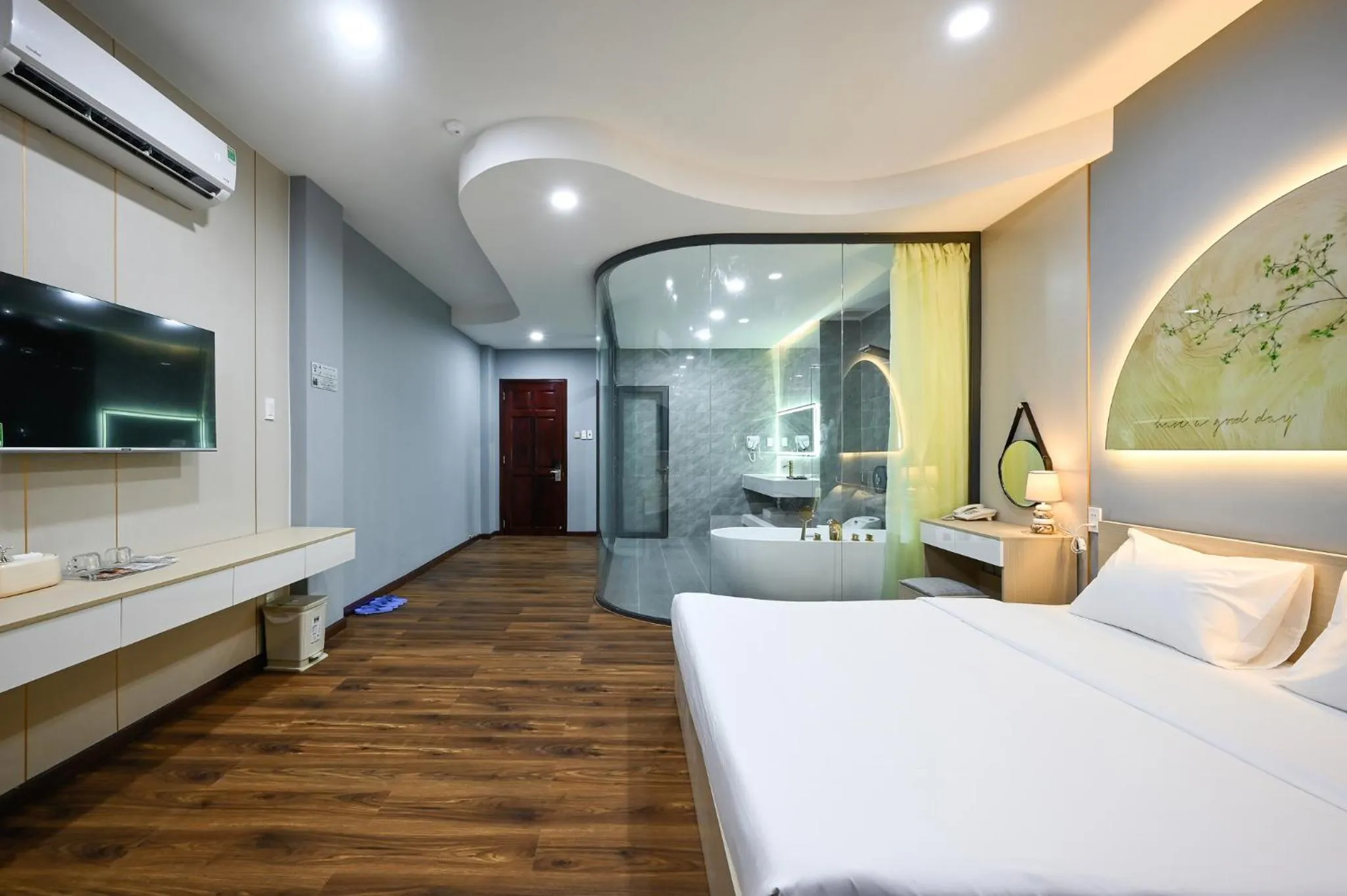 Bed in Sunrise Airport Hotel