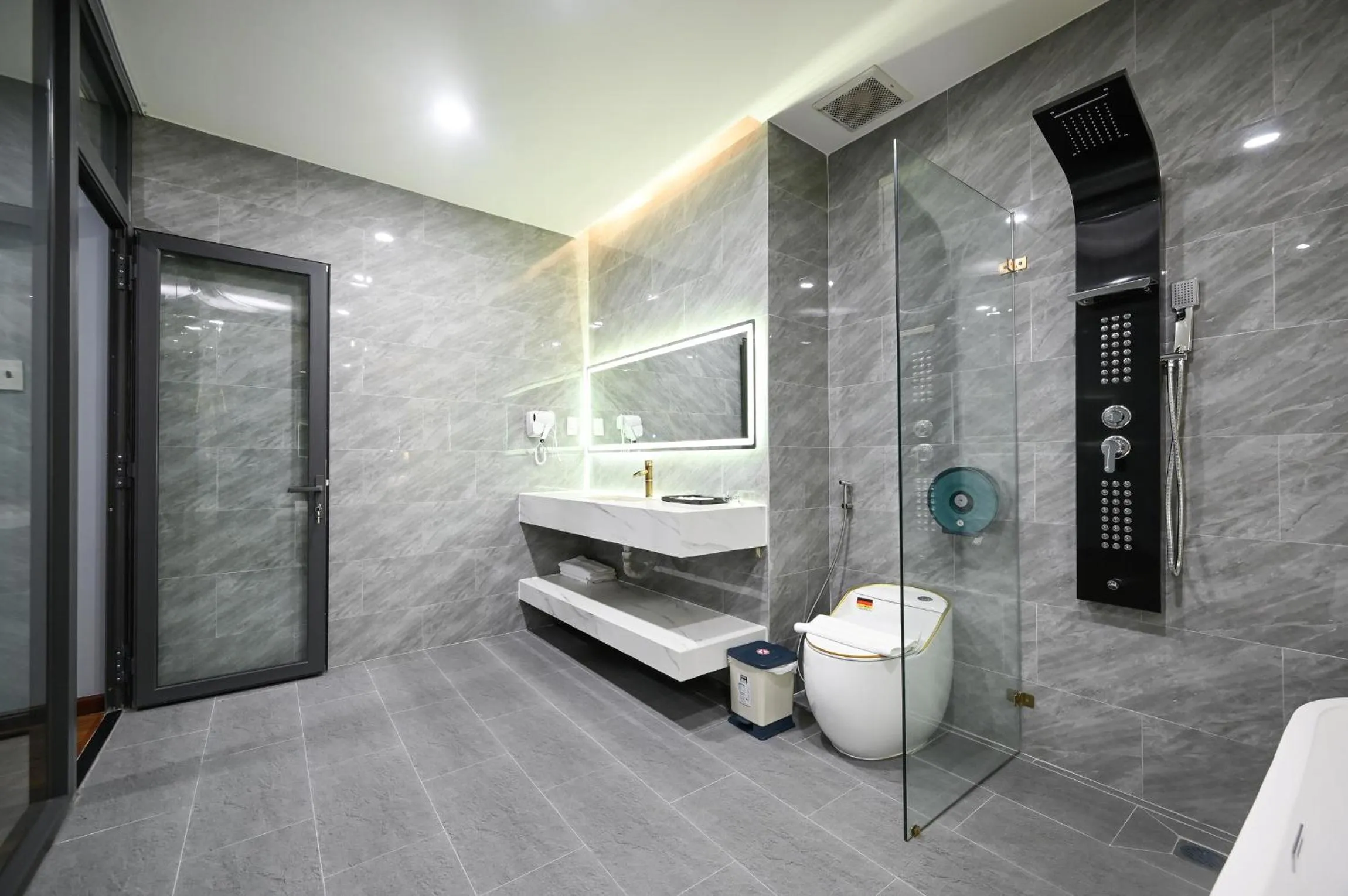 Bathroom in Sunrise Airport Hotel